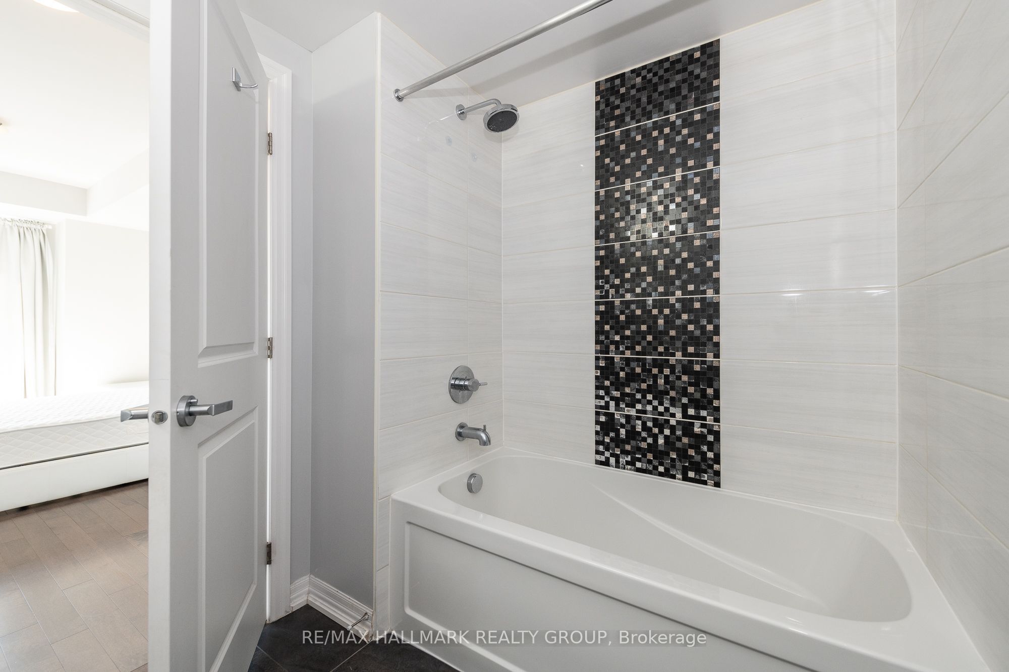 195 Besserer Street 1602 Property Photo 19