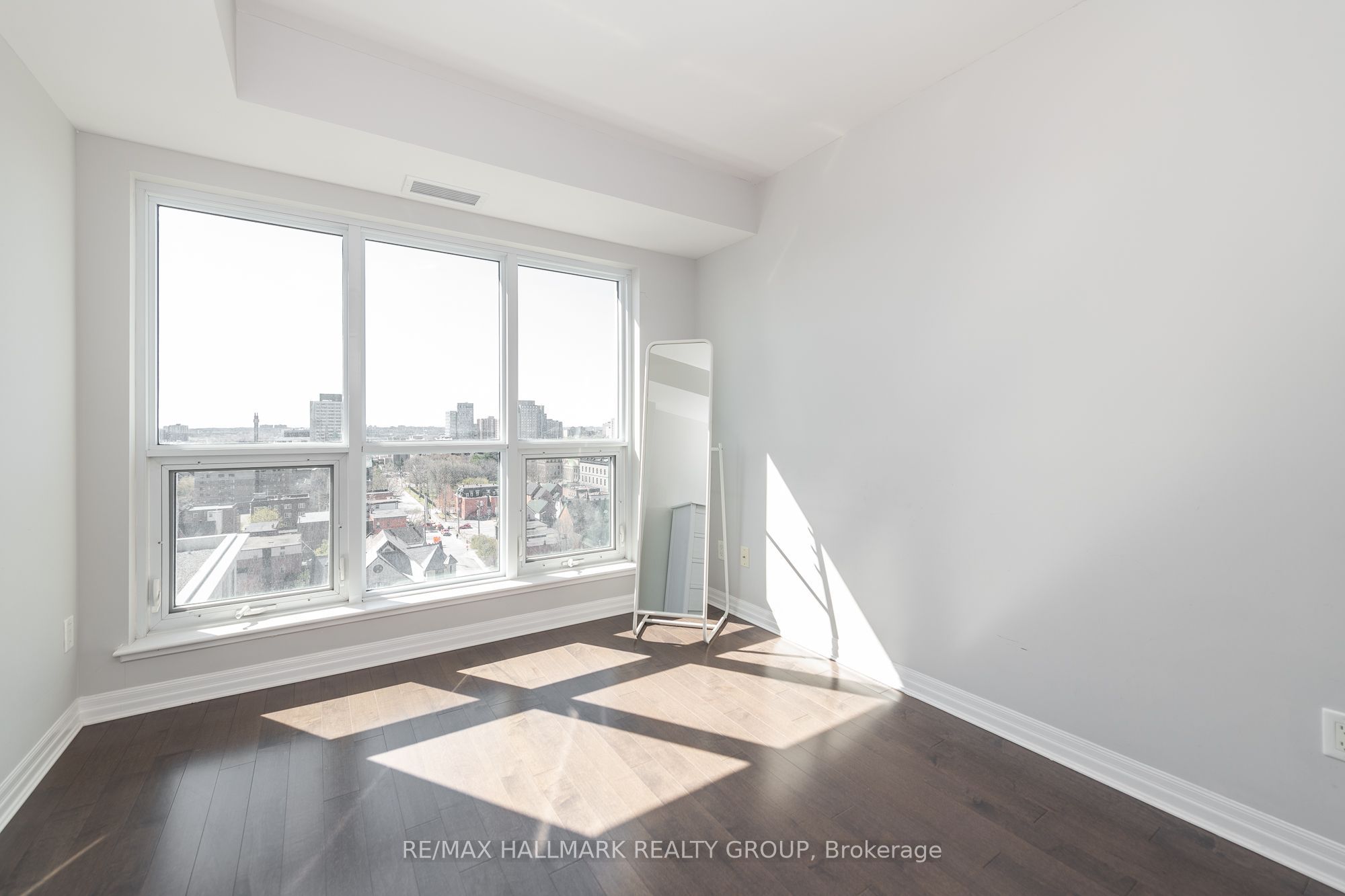 195 Besserer Street 1602 Property Photo 21