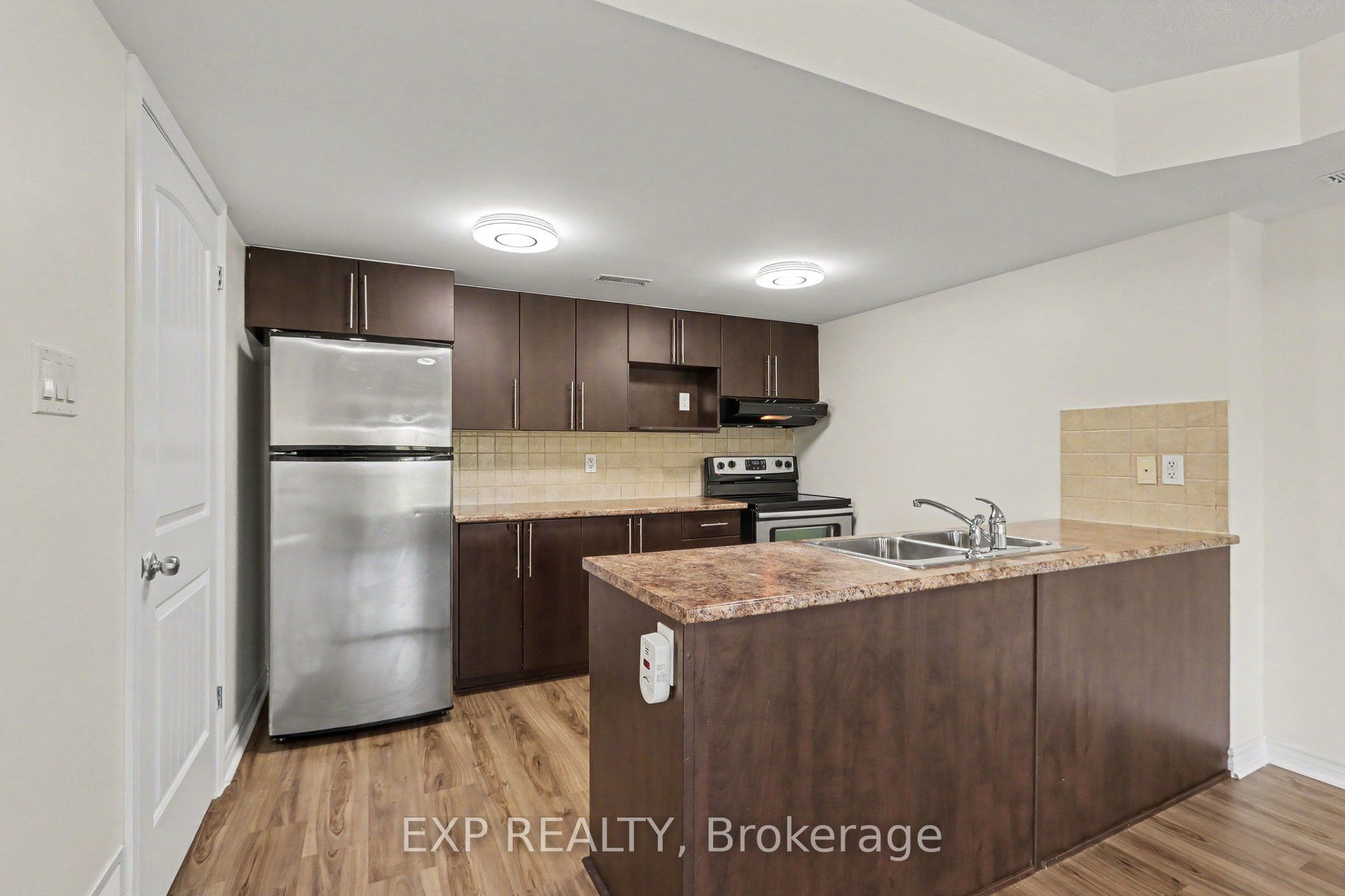 1149 Longfields Drive B Property Photo 10
