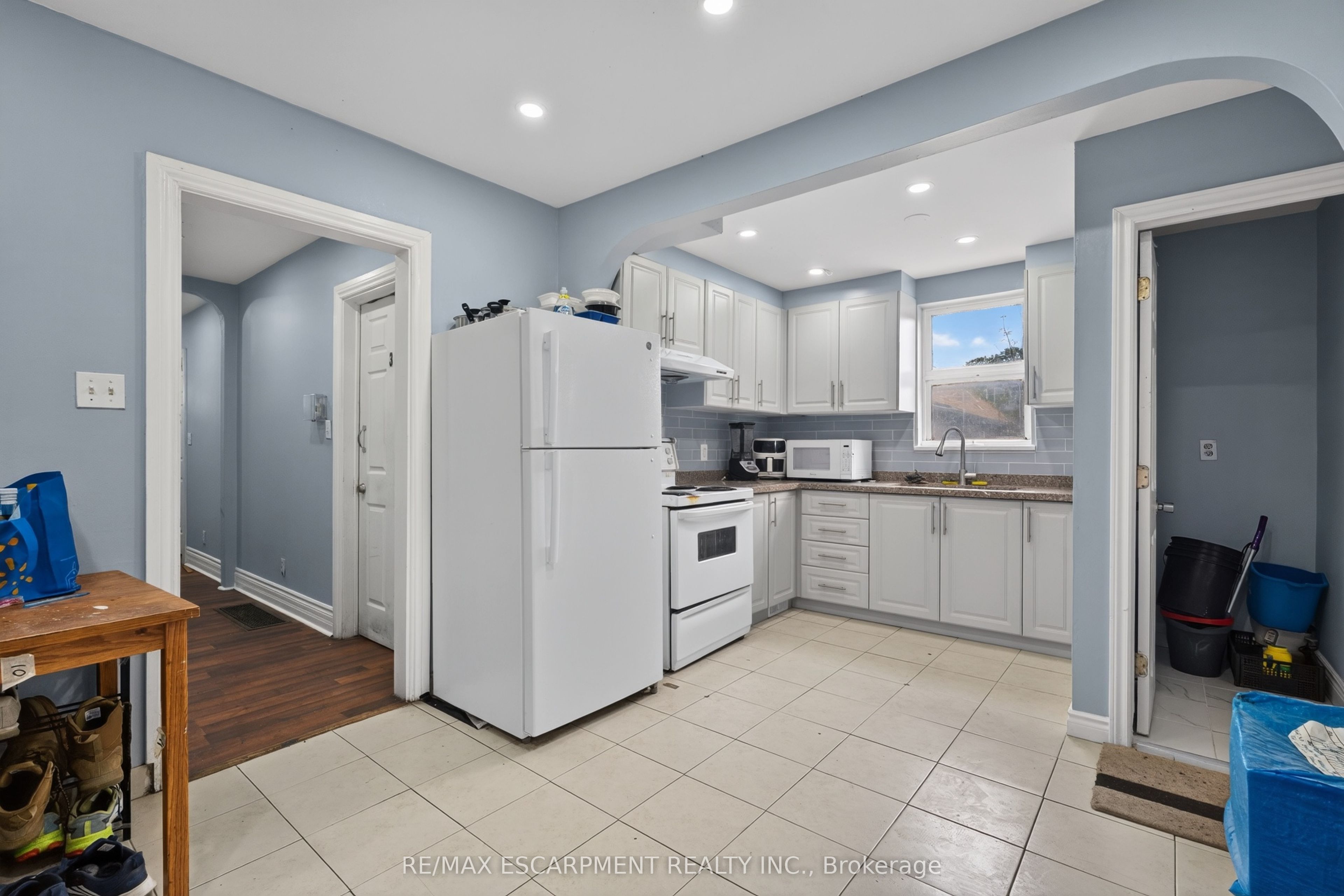 241 West 5th Street W Property Photo 7