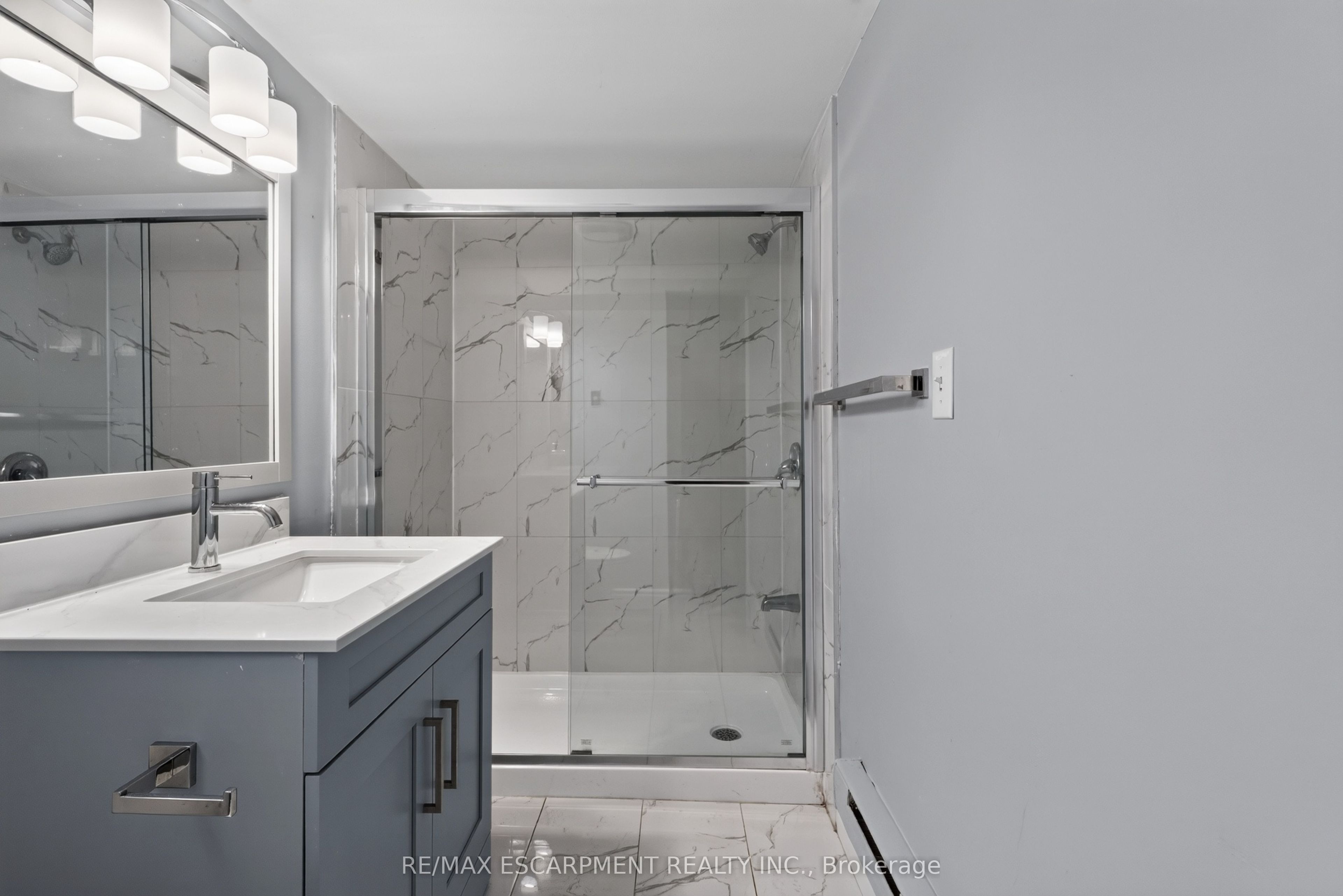 241 West 5th Street W Property Photo 11