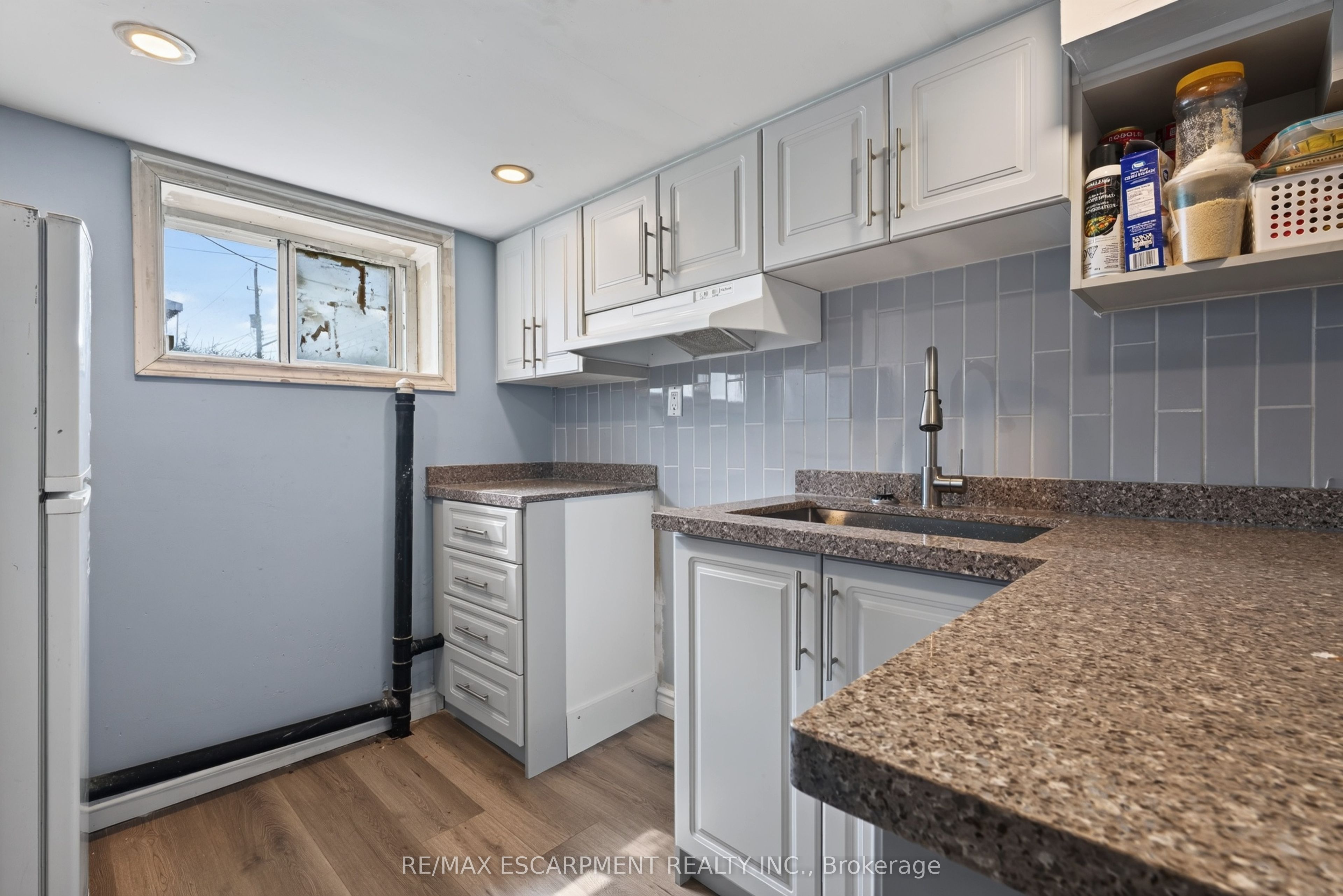 241 West 5th Street W Property Photo 13