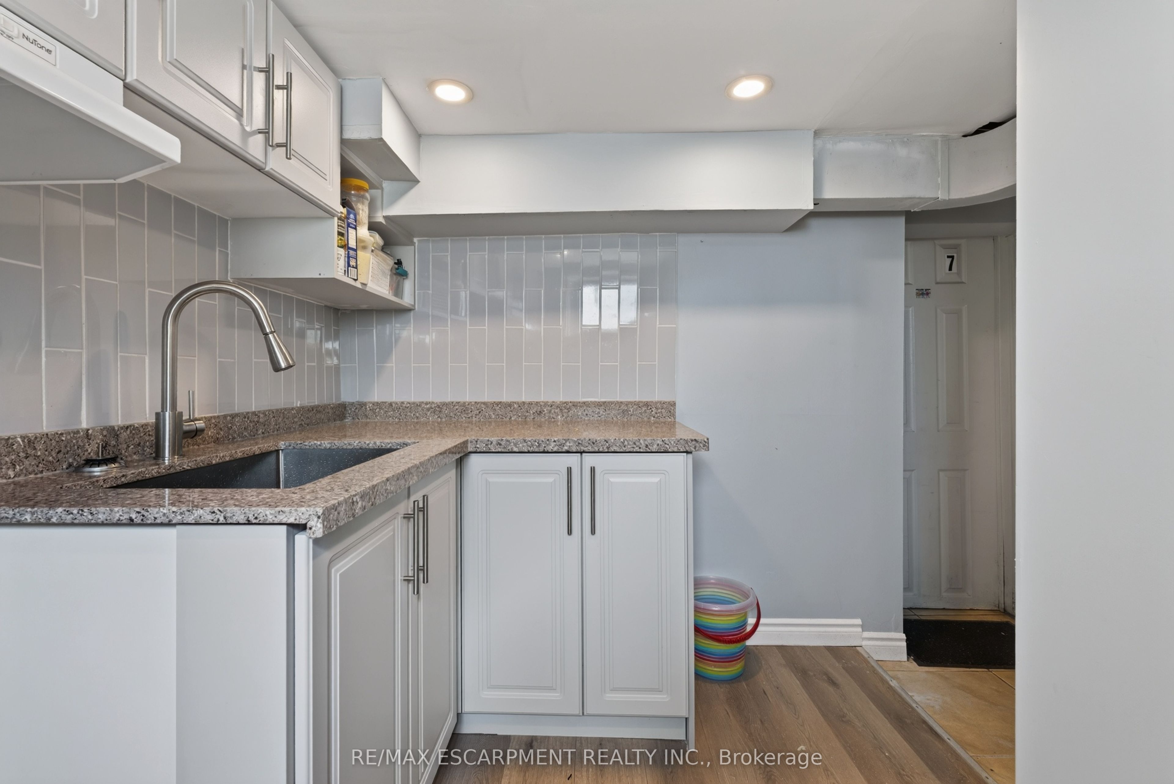241 West 5th Street W Property Photo 14