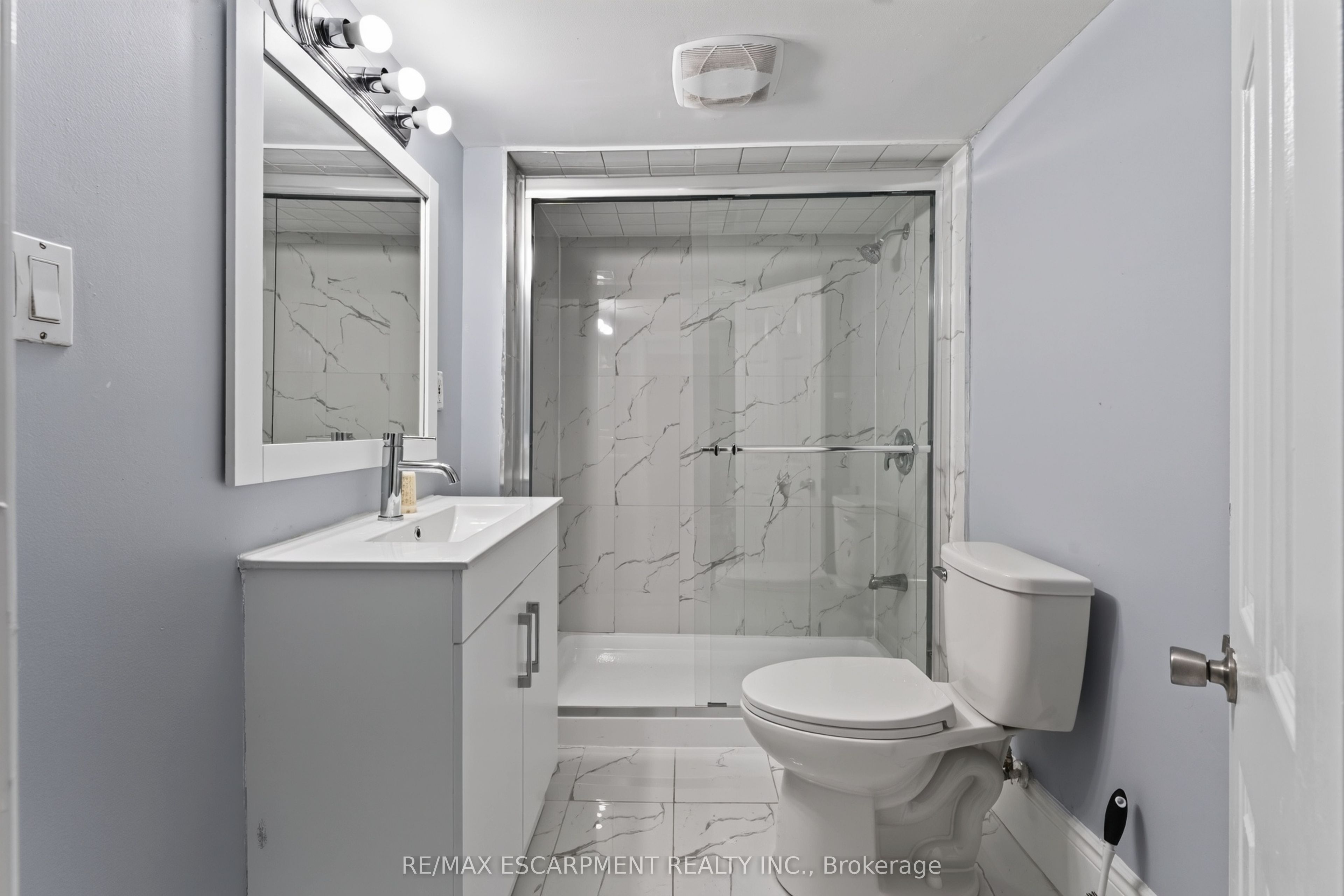 241 West 5th Street W Property Photo 15