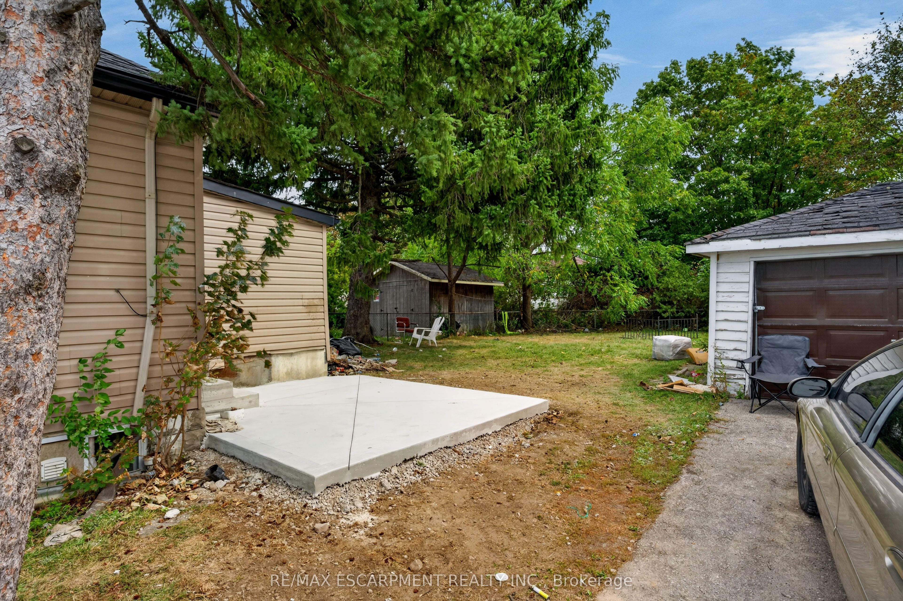 241 West 5th Street W Property Photo 18