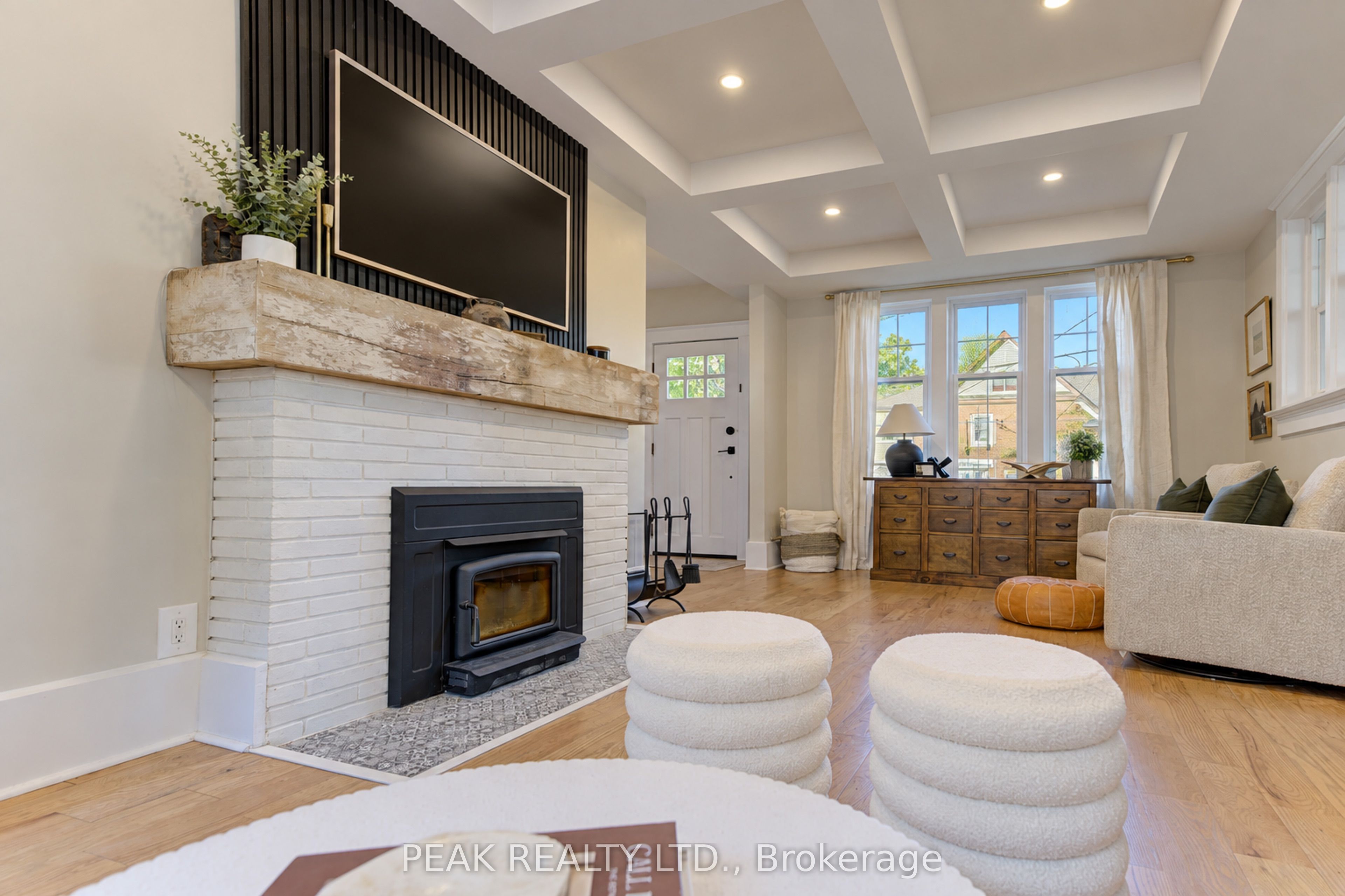 64 William Street W Property Photo 5
