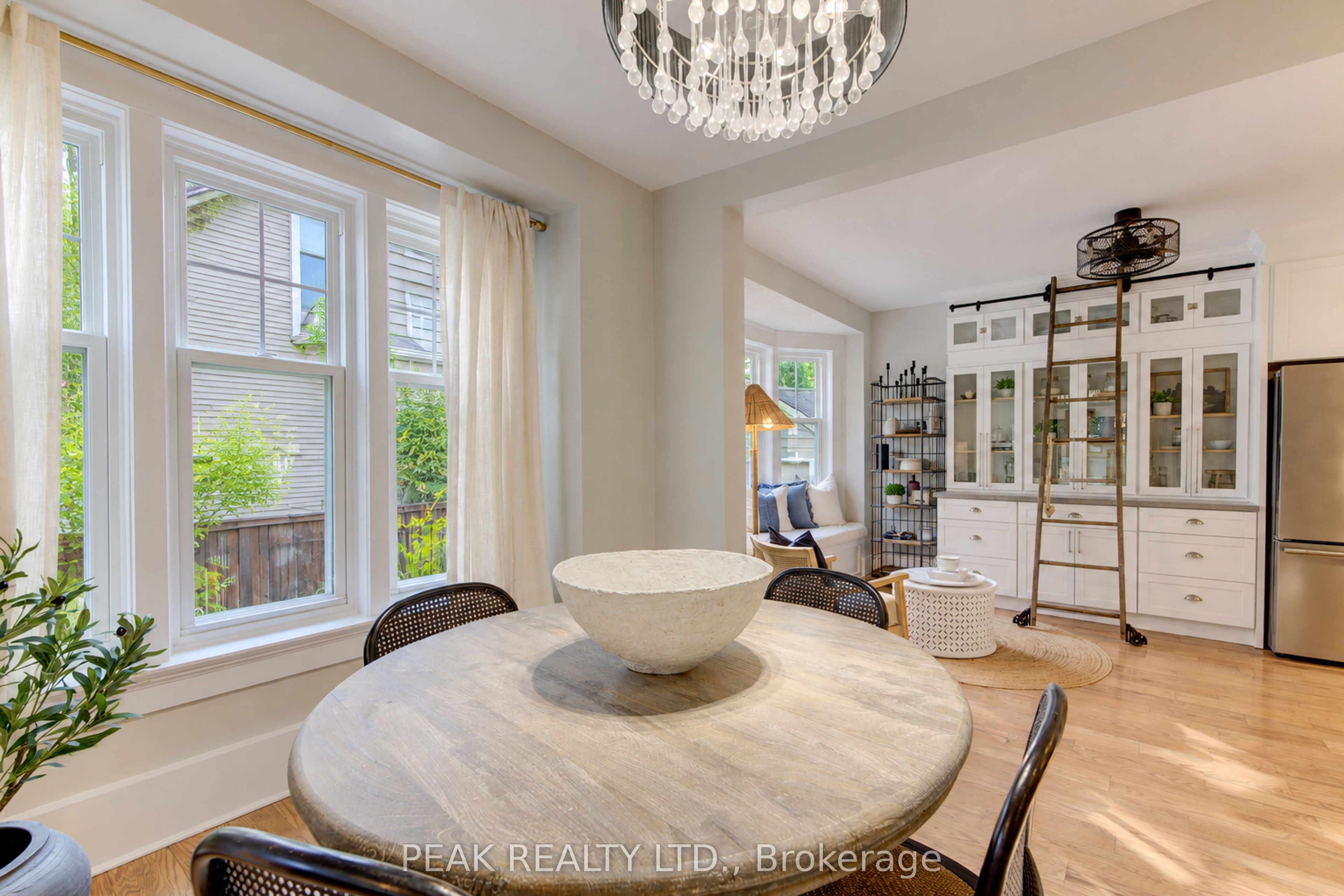 64 William Street W Property Photo 7
