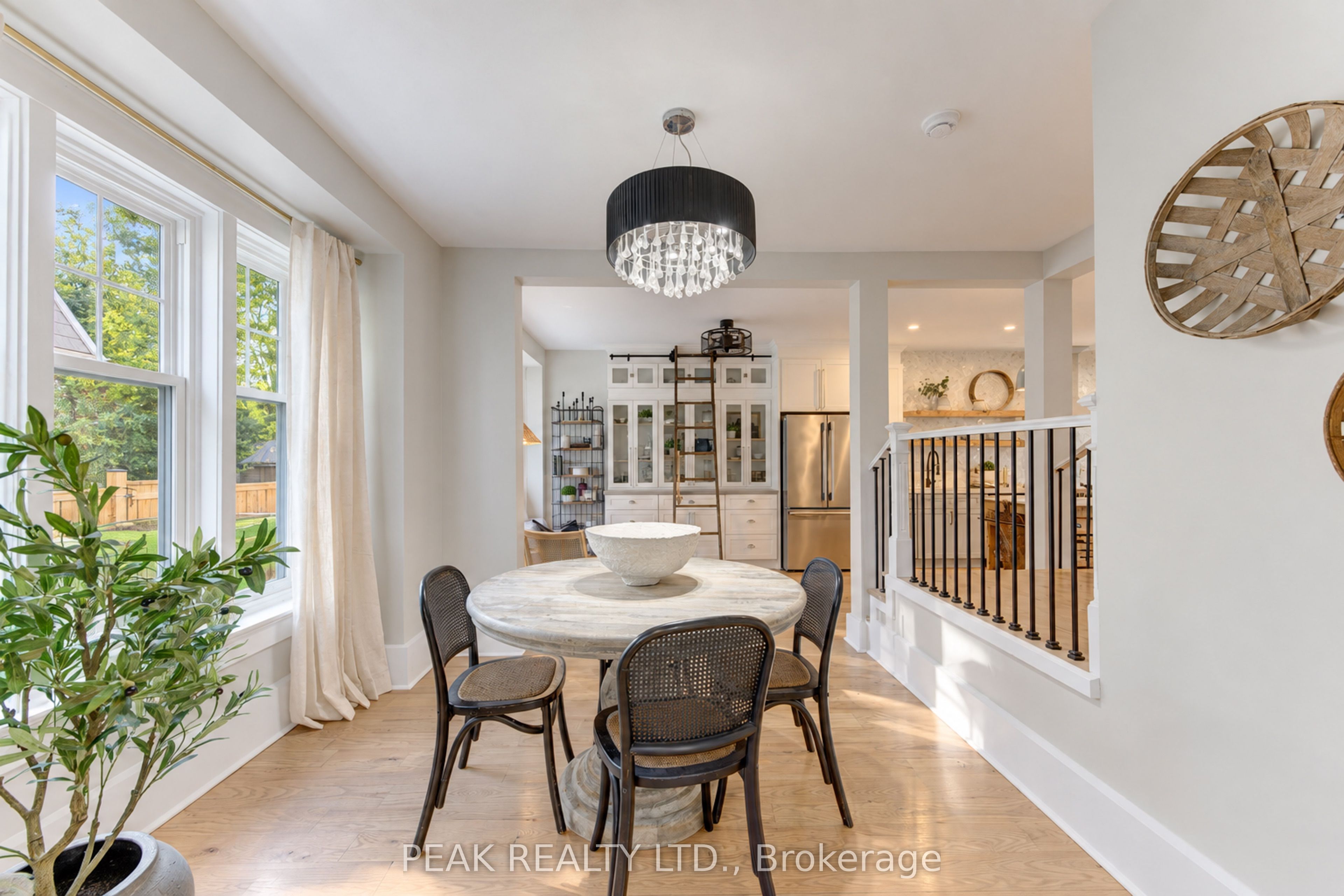 64 William Street W Property Photo 8