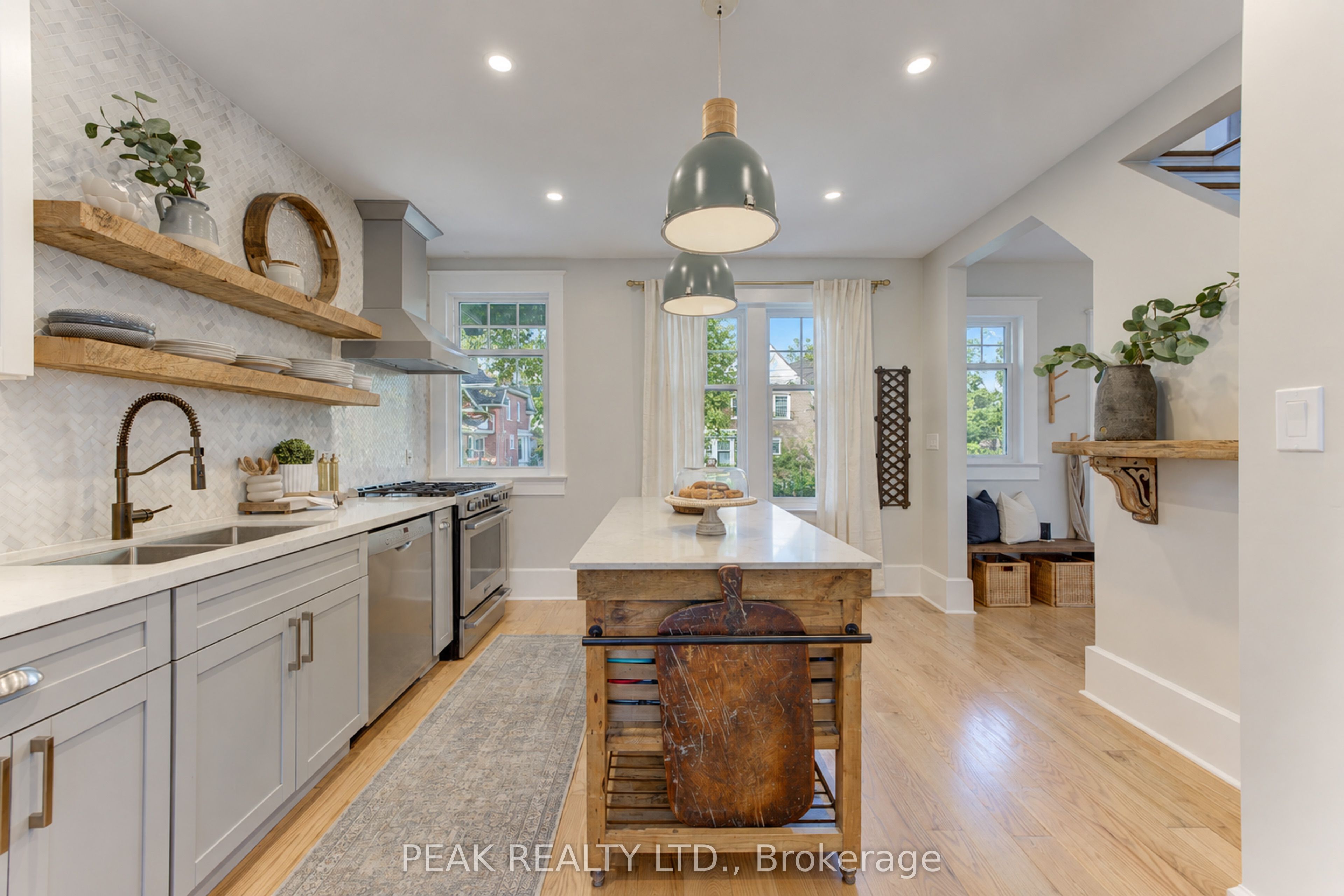 64 William Street W Property Photo 11