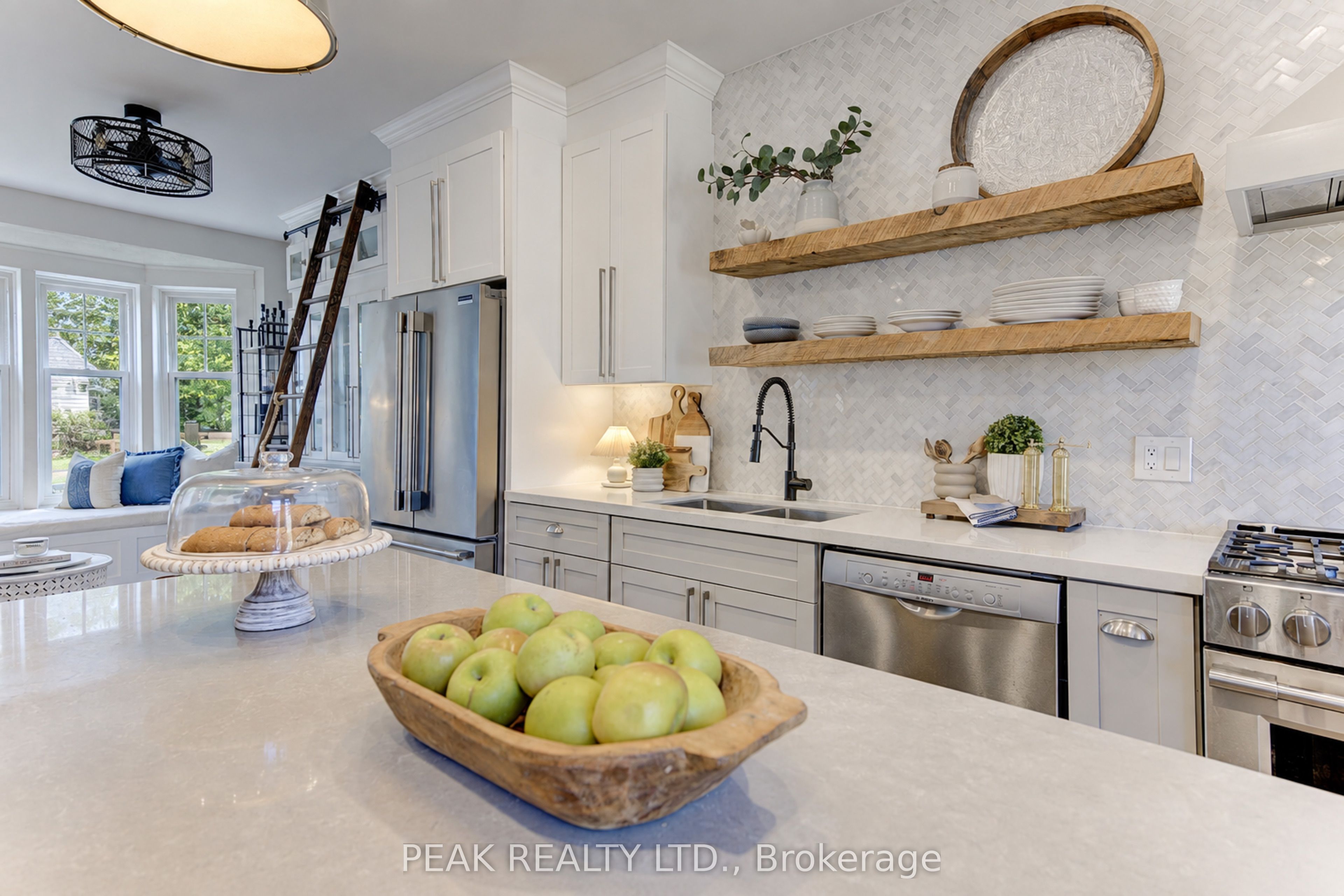 64 William Street W Property Photo 13