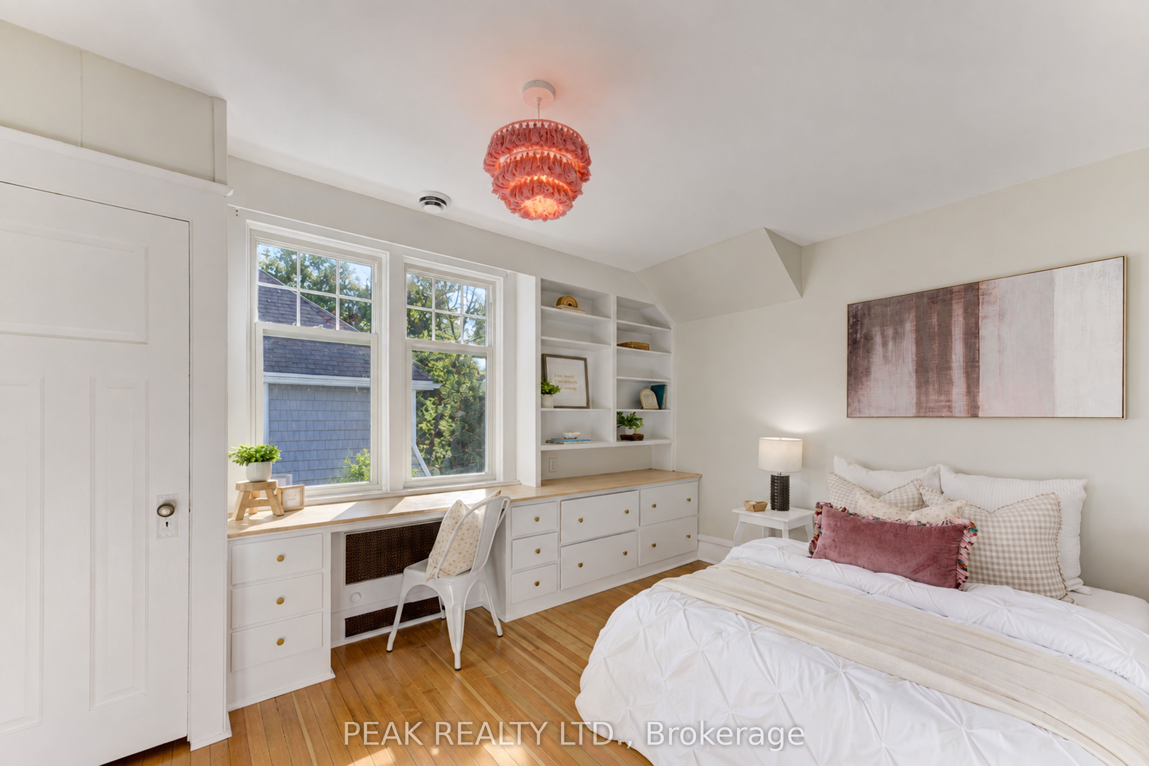 64 William Street W Property Photo 14