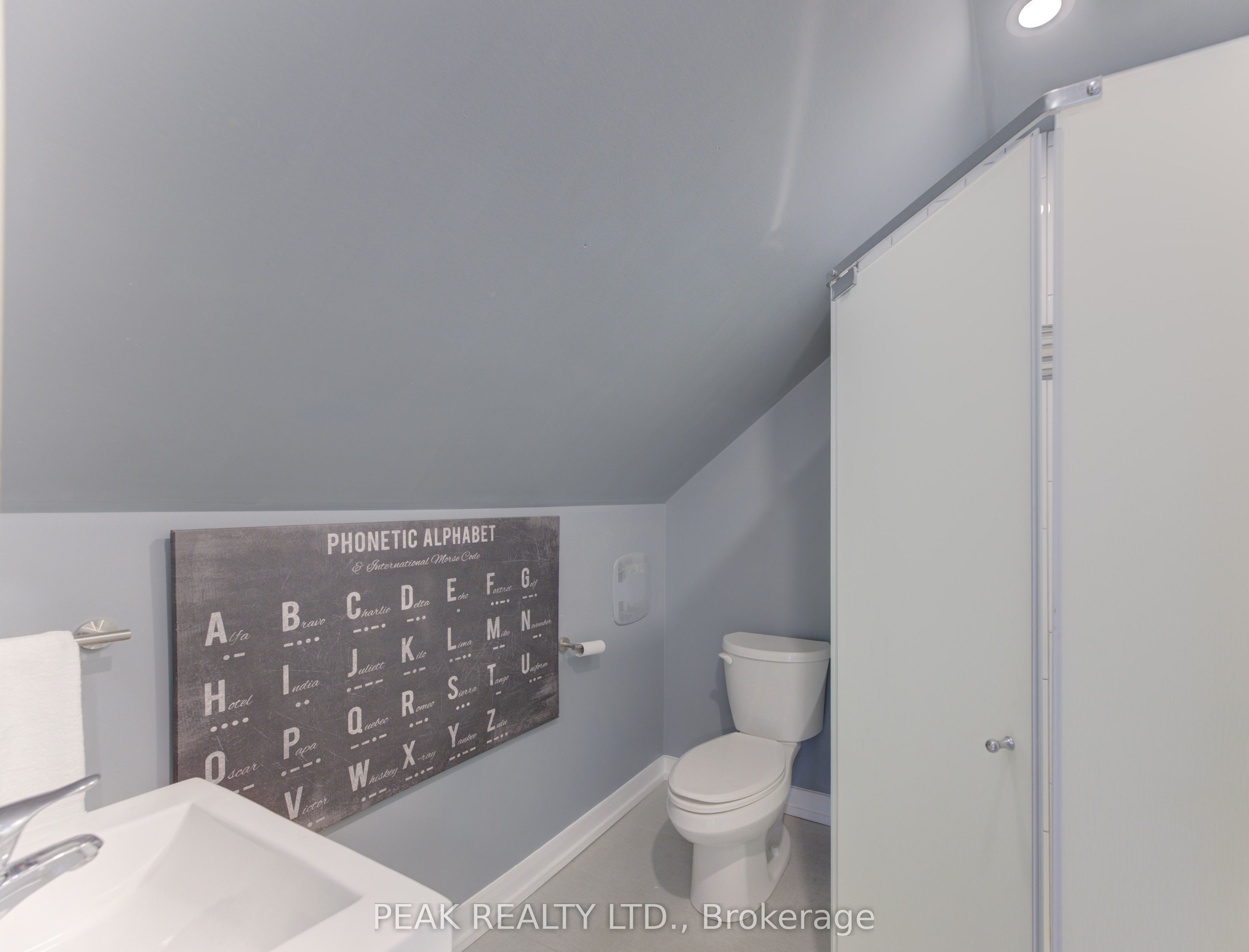 64 William Street W Property Photo 23