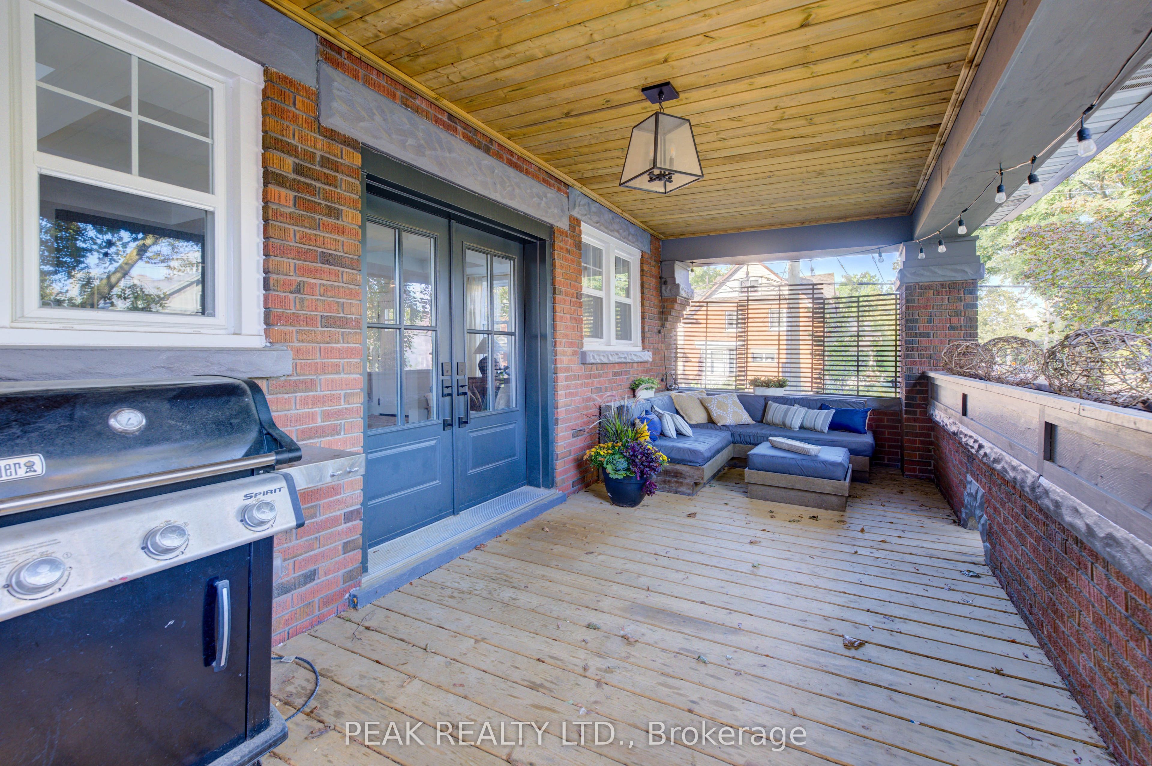 64 William Street W Property Photo 26
