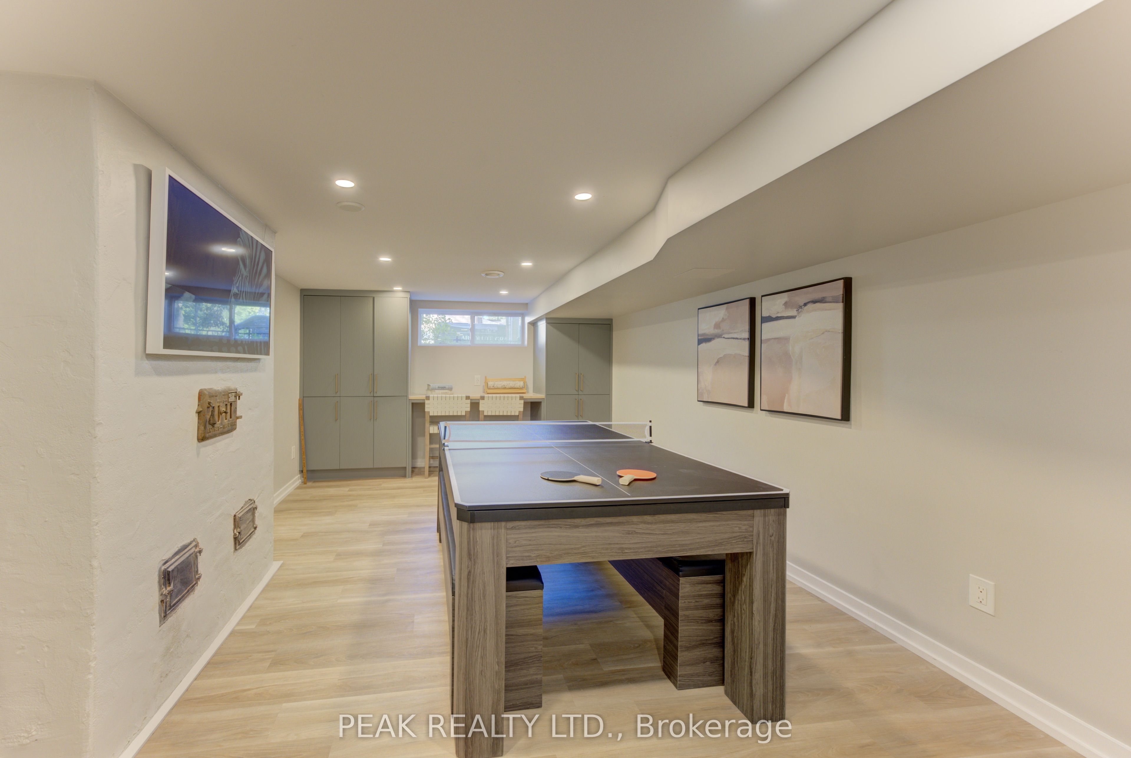 64 William Street W Property Photo 27