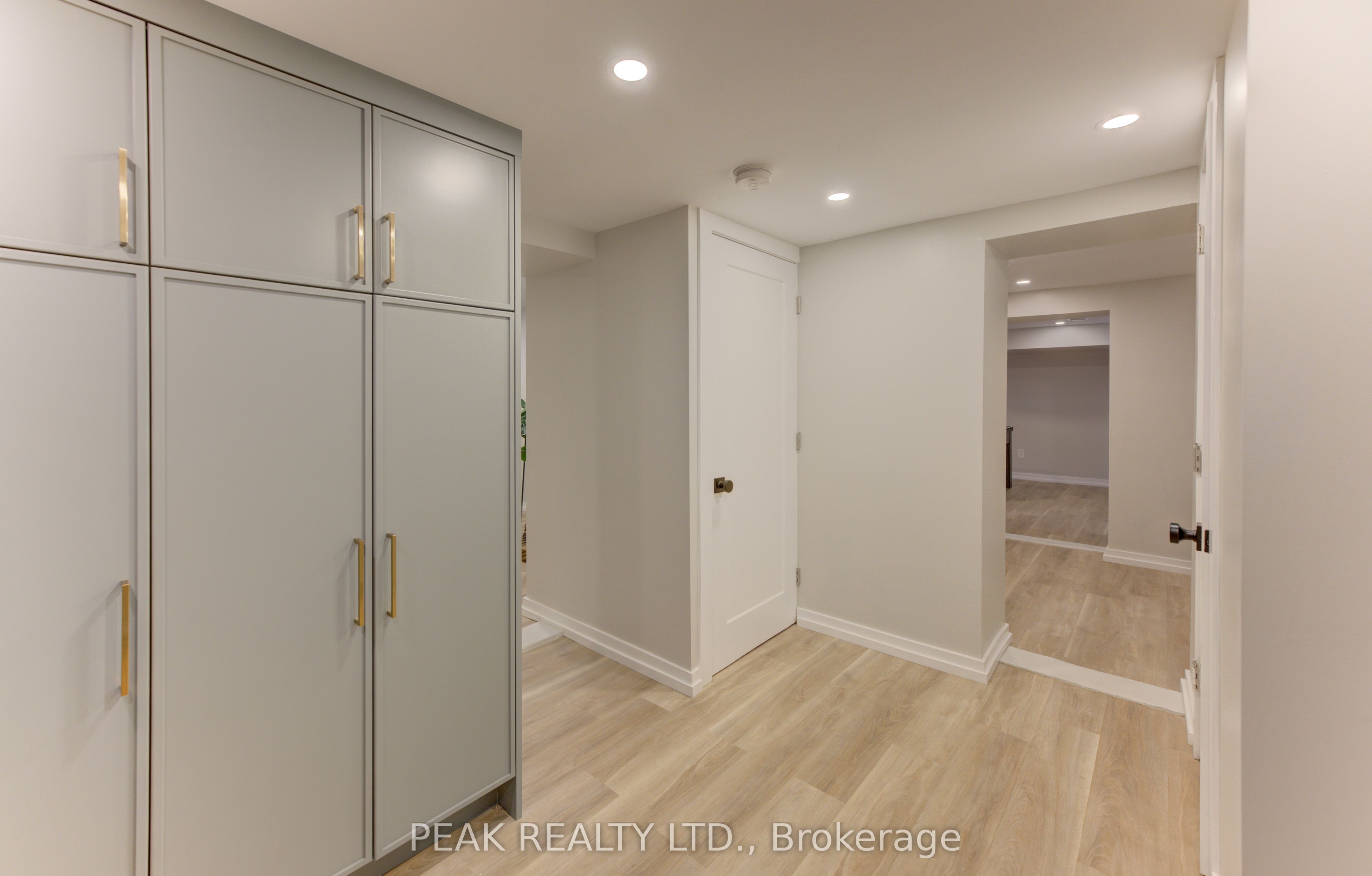 64 William Street W Property Photo 29
