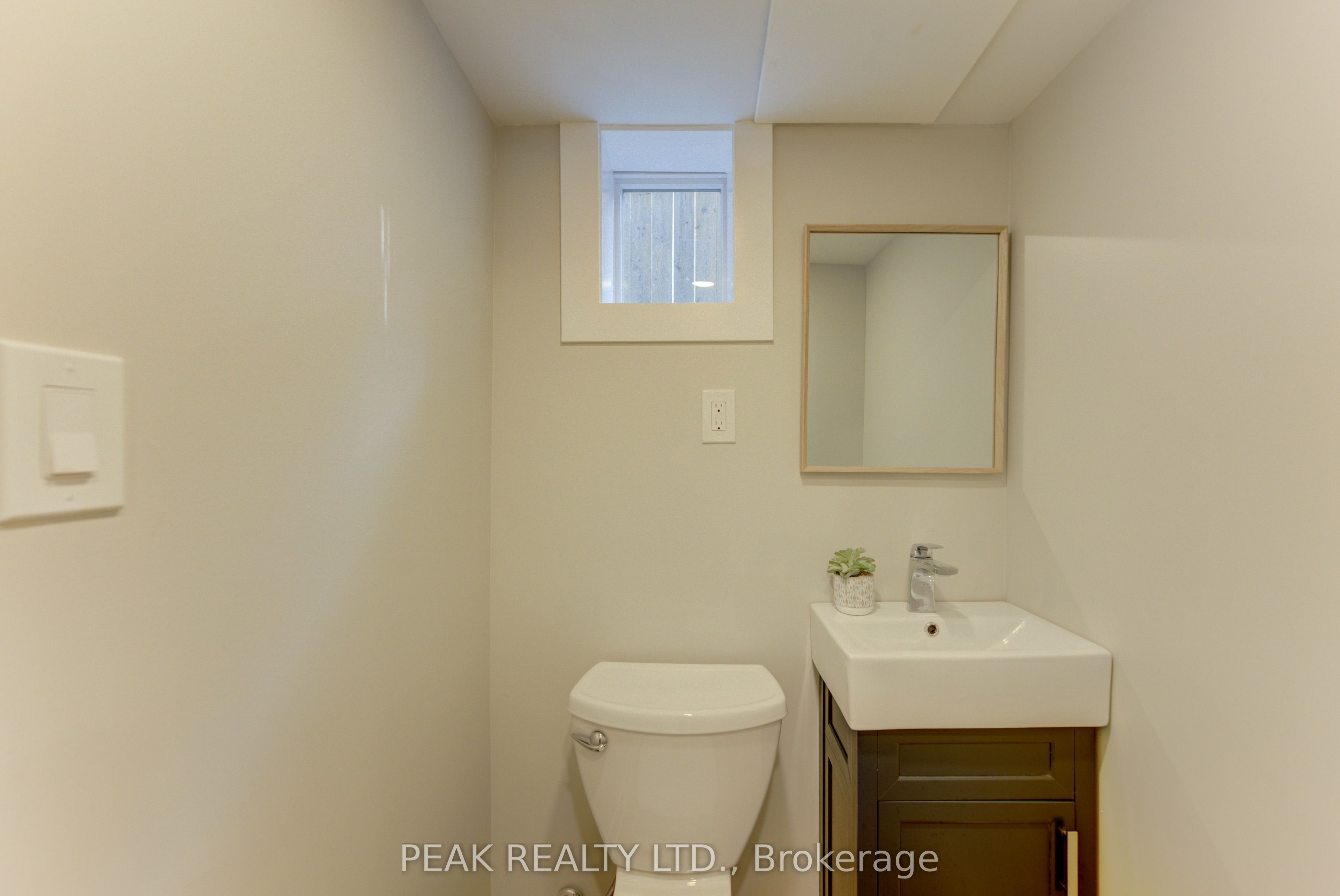 64 William Street W Property Photo 32