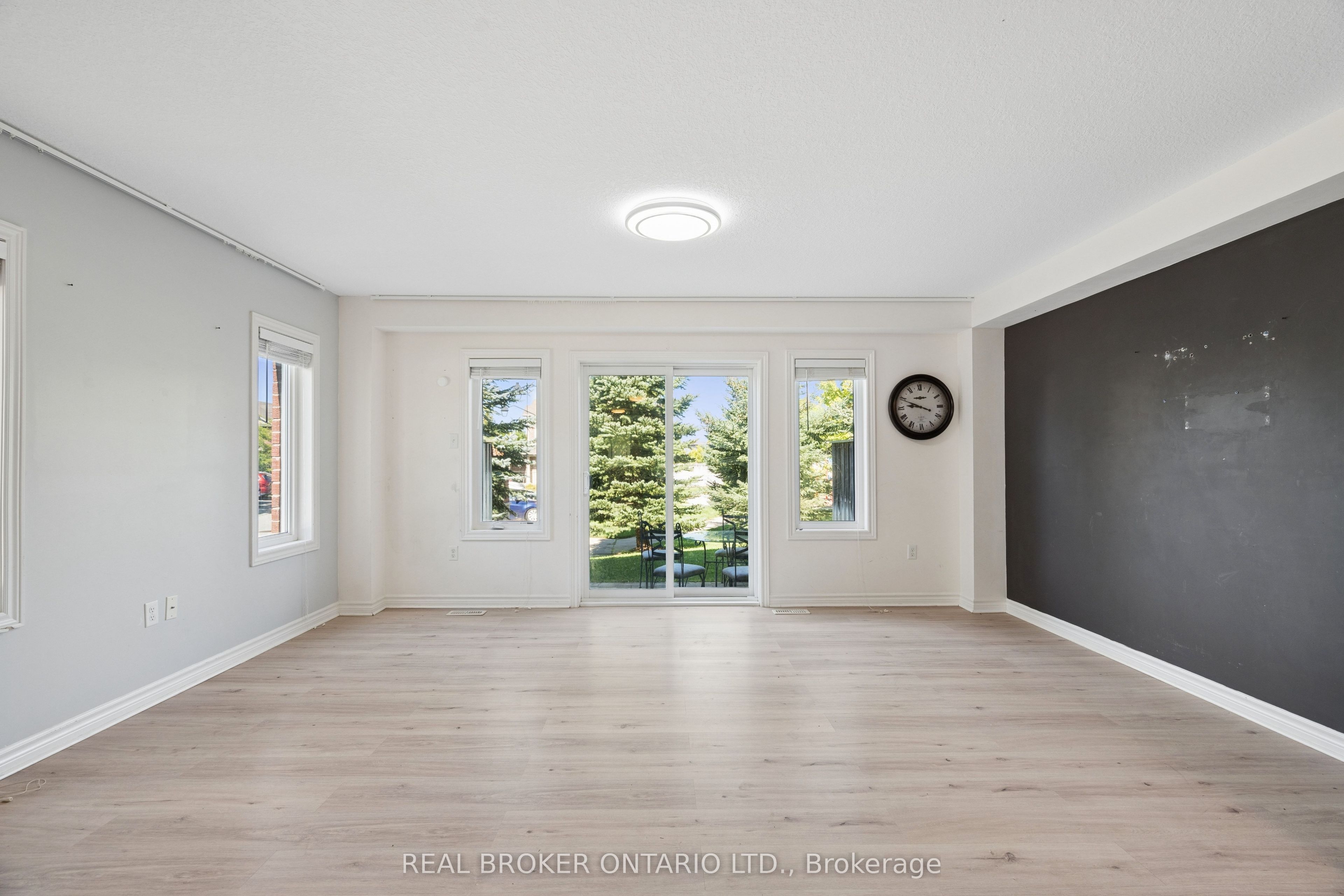 30 Kingsbury Square Property Photo 11