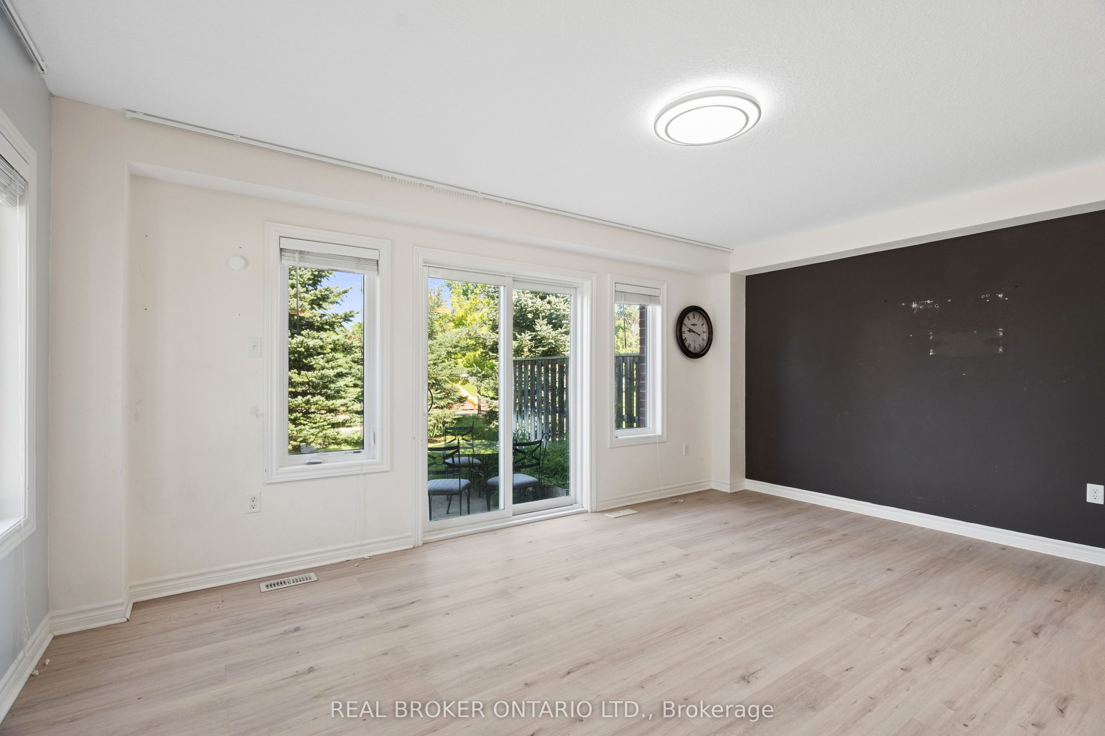 30 Kingsbury Square Property Photo 13