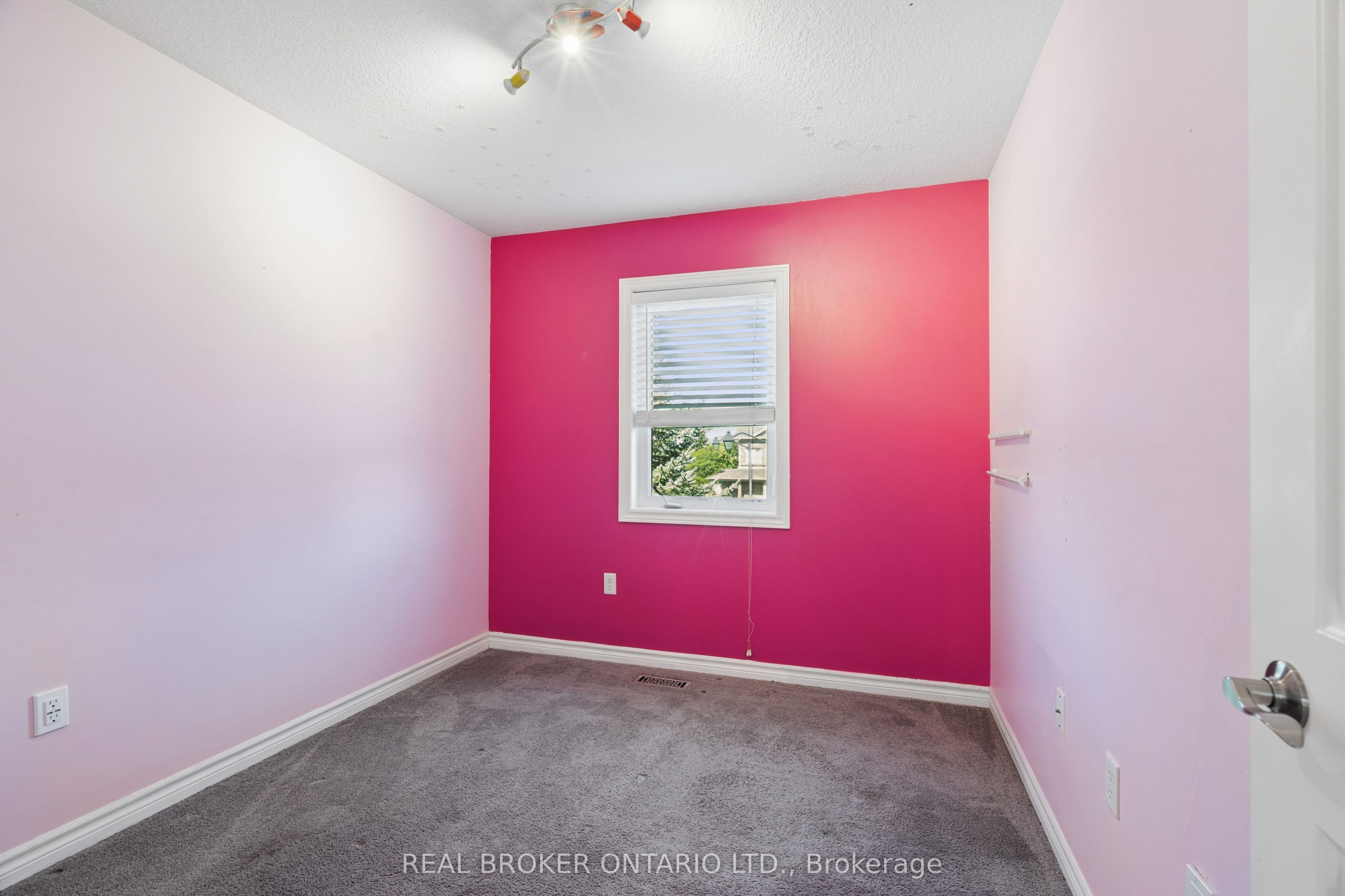 30 Kingsbury Square Property Photo 24