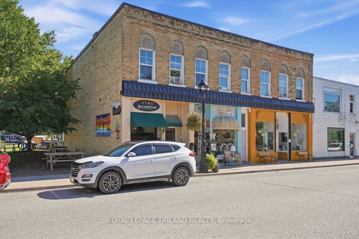 51 King Street W Property Photo 1