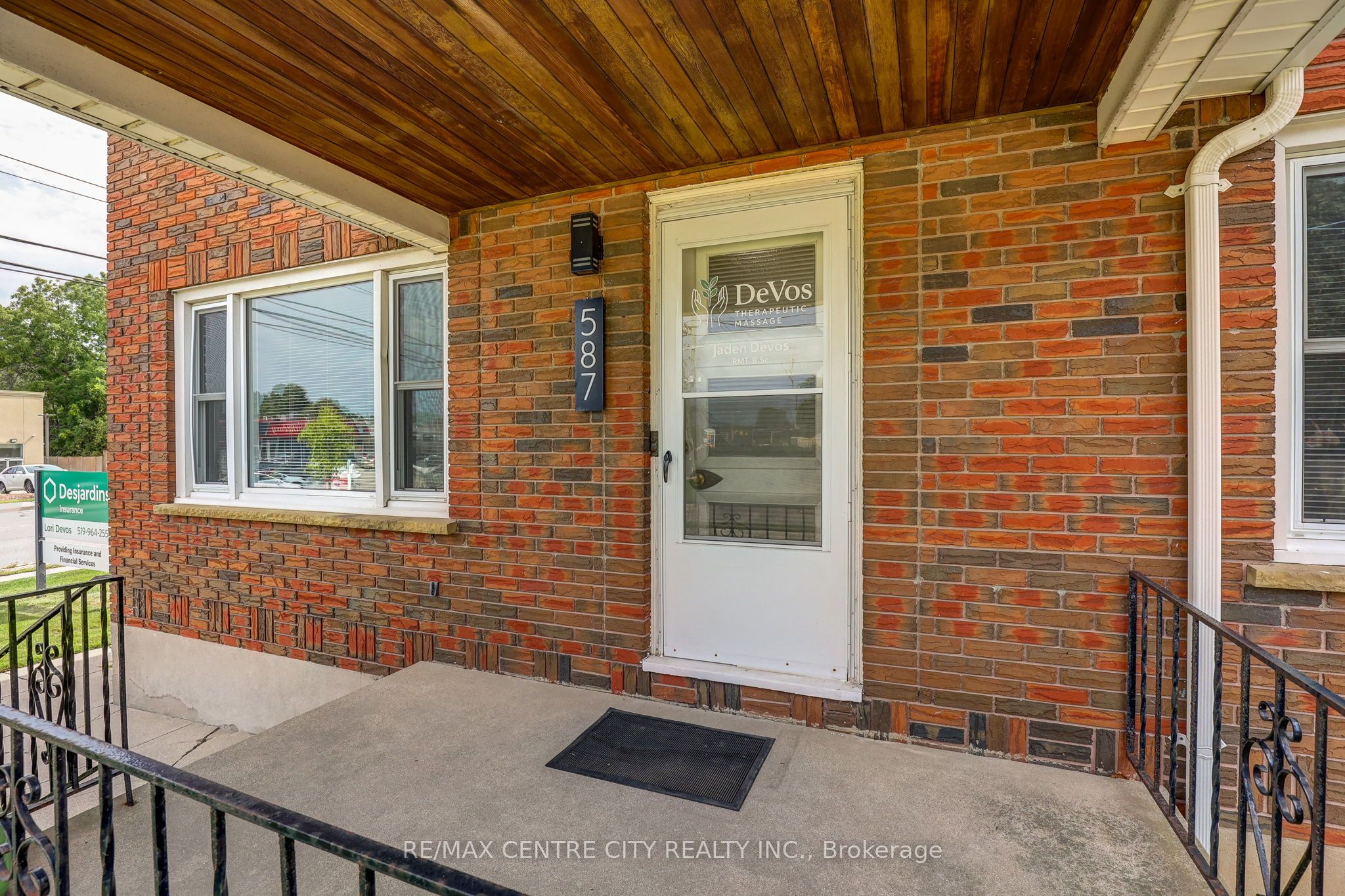 587 Lambton Street Property Photo 4