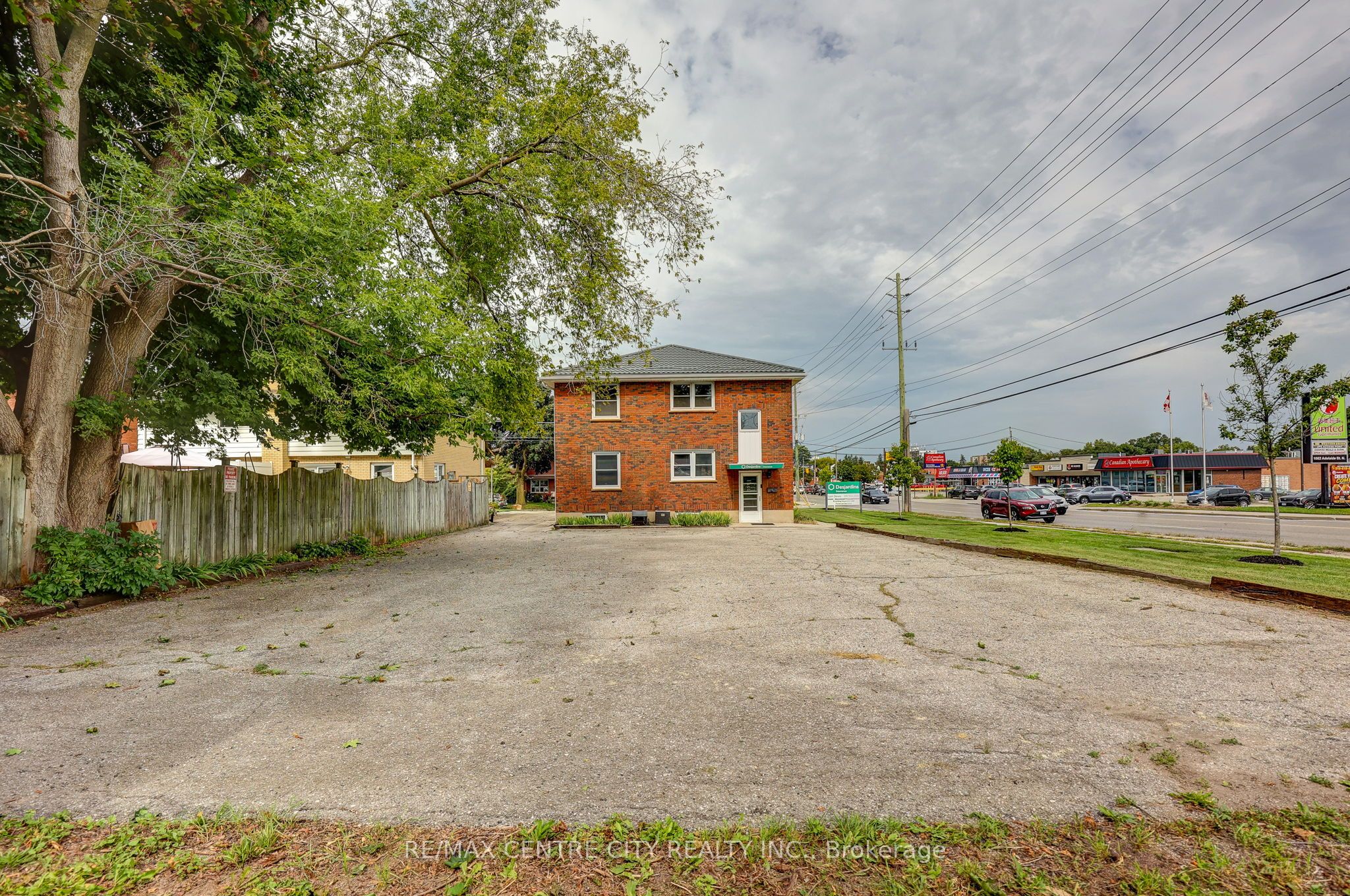 587 Lambton Street Property Photo 6