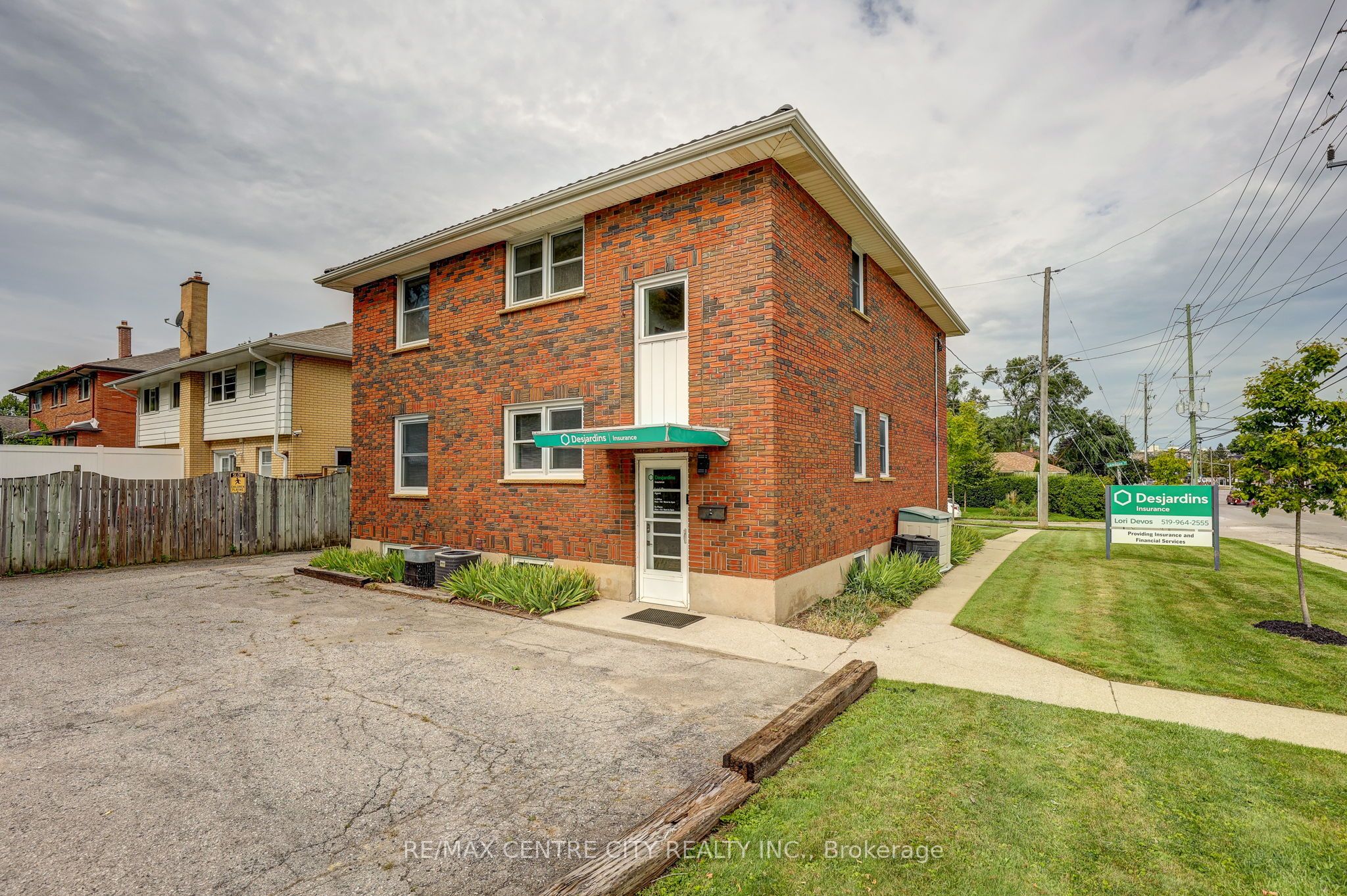 587 Lambton Street Property Photo 7