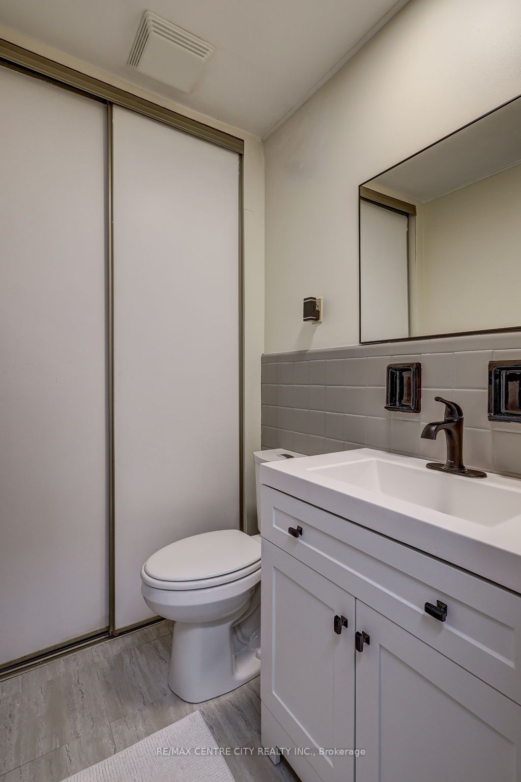 587 Lambton Street Property Photo 17