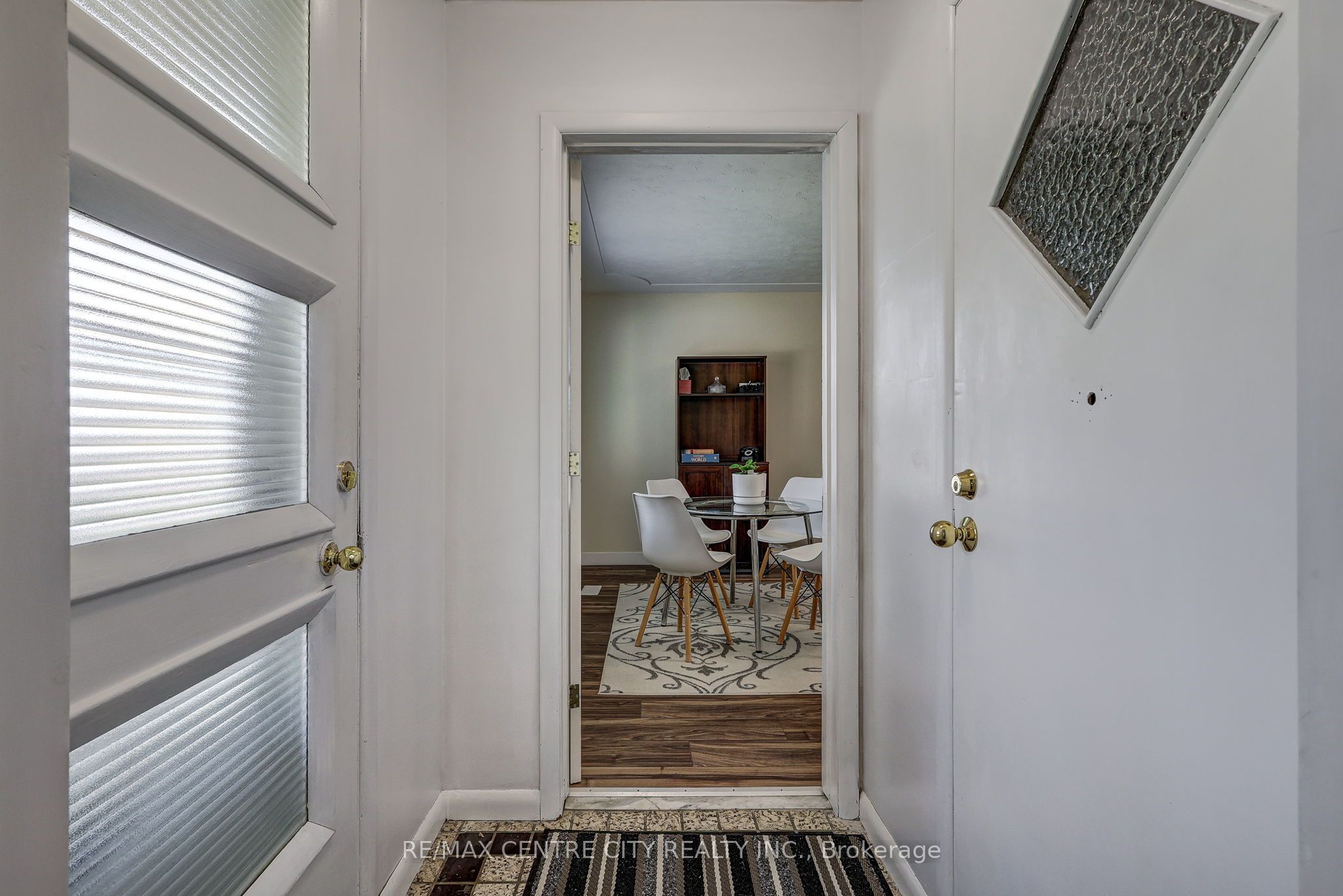587 Lambton Street Property Photo 22