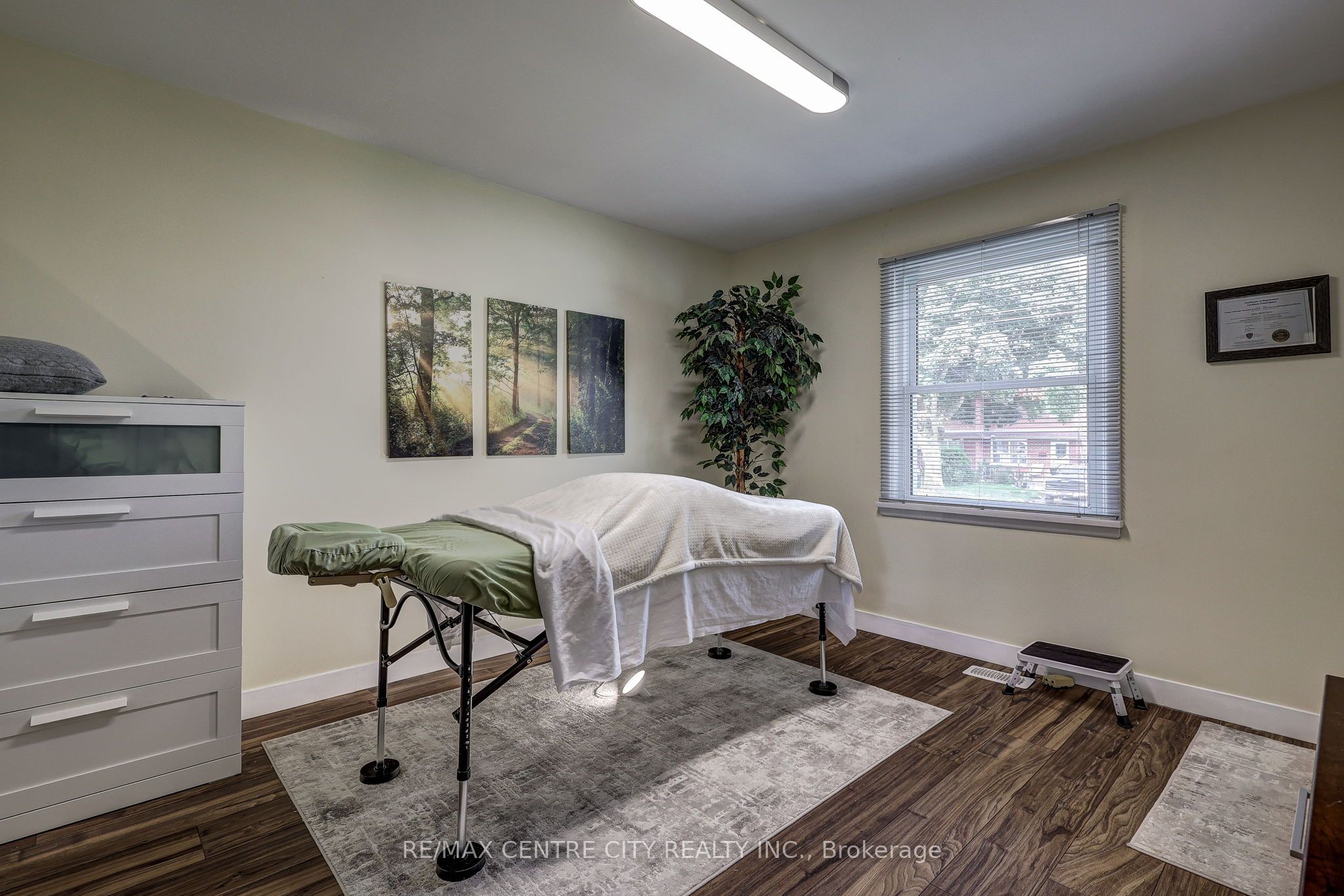 587 Lambton Street Property Photo 25