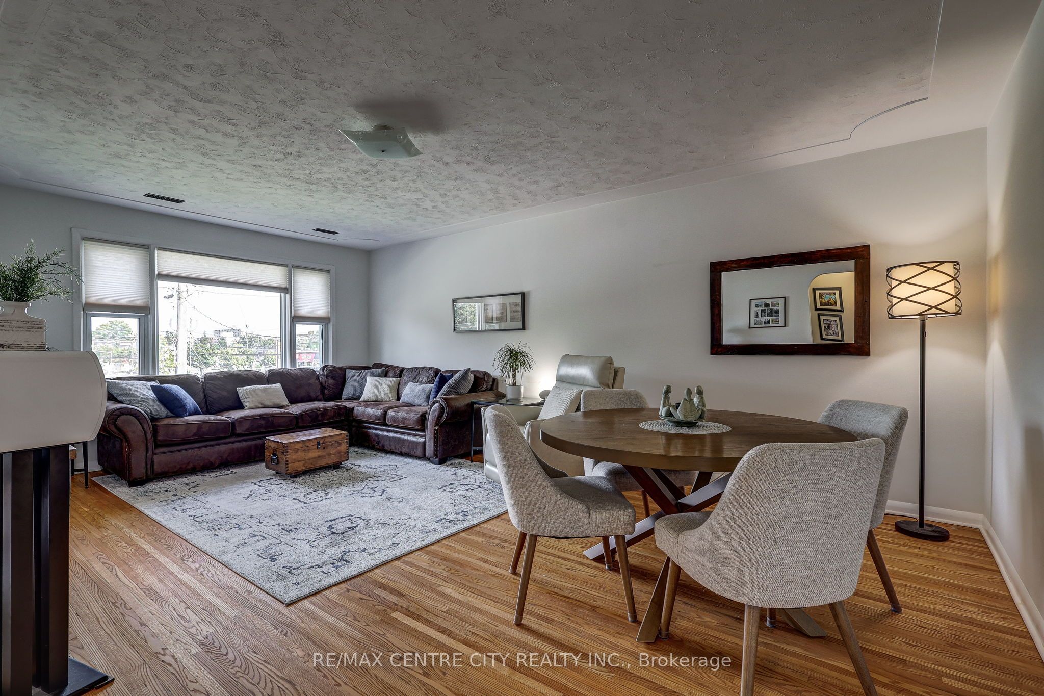 587 Lambton Street Property Photo 32