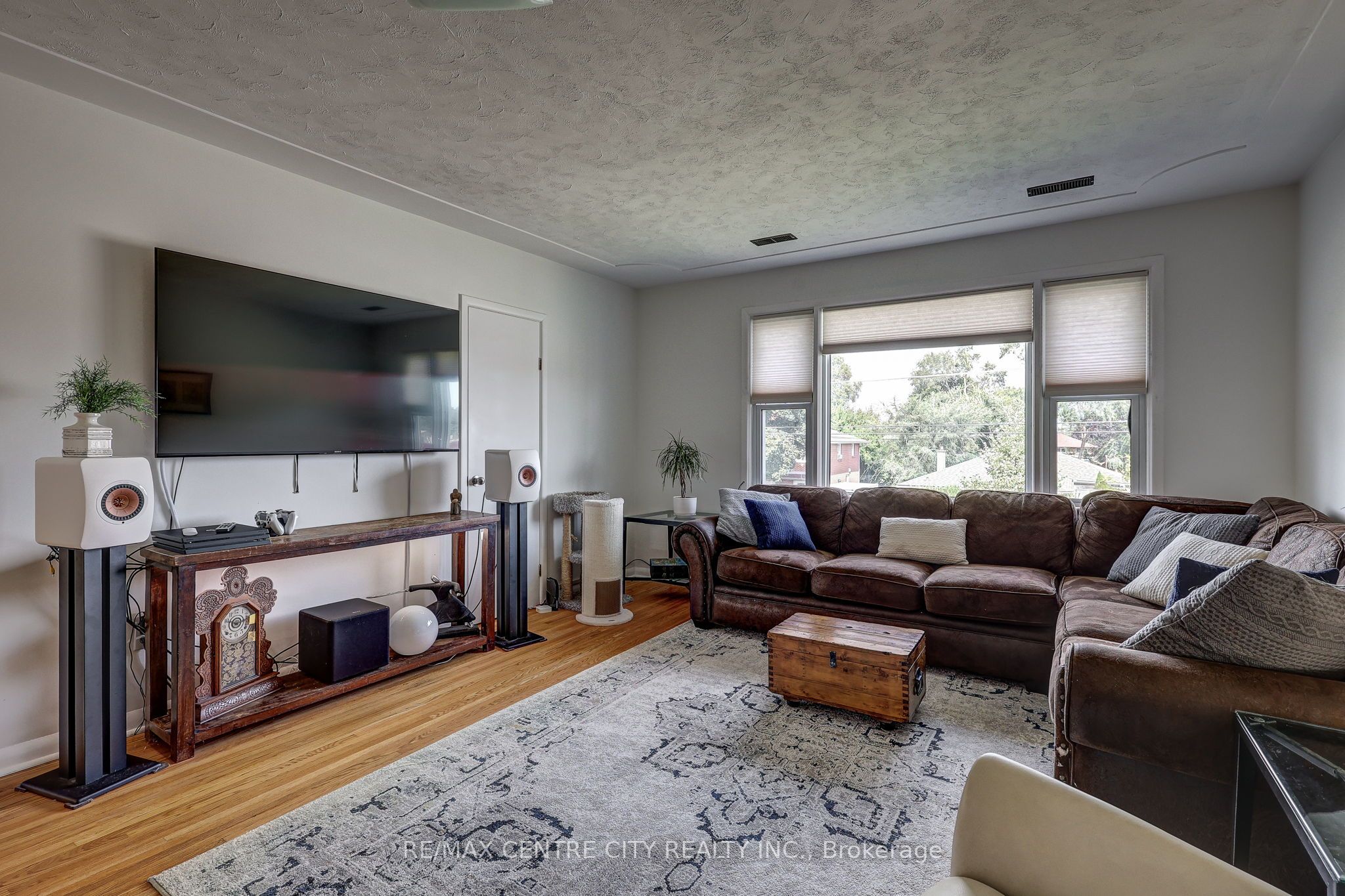 587 Lambton Street Property Photo 34