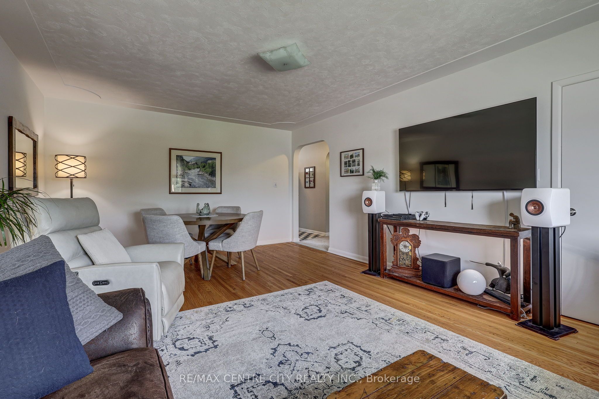 587 Lambton Street Property Photo 35