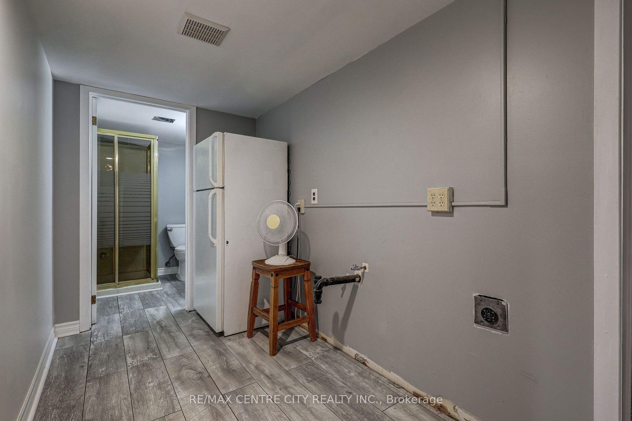 587 Lambton Street Property Photo 45