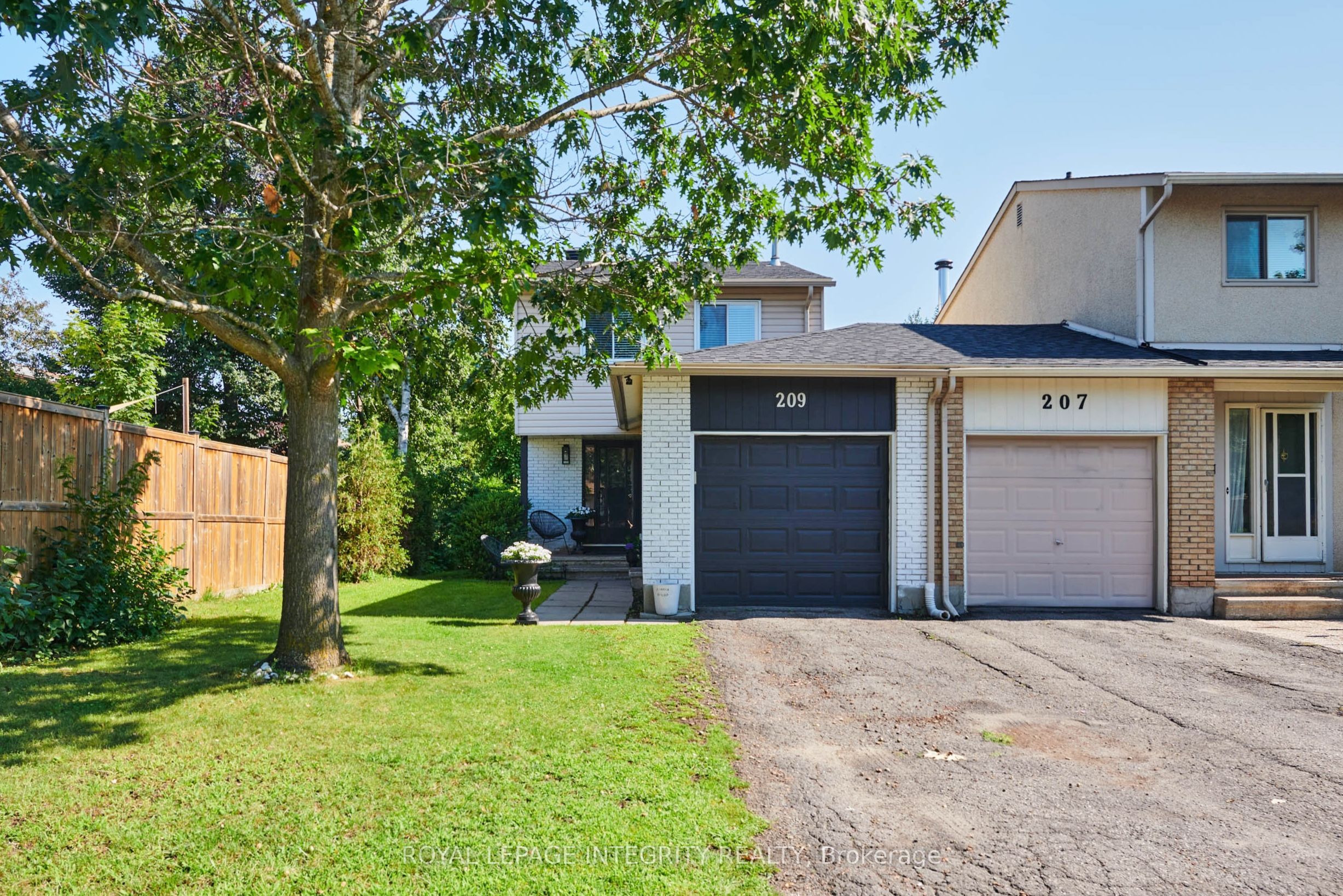 209 Sherway Drive Property Photo 2