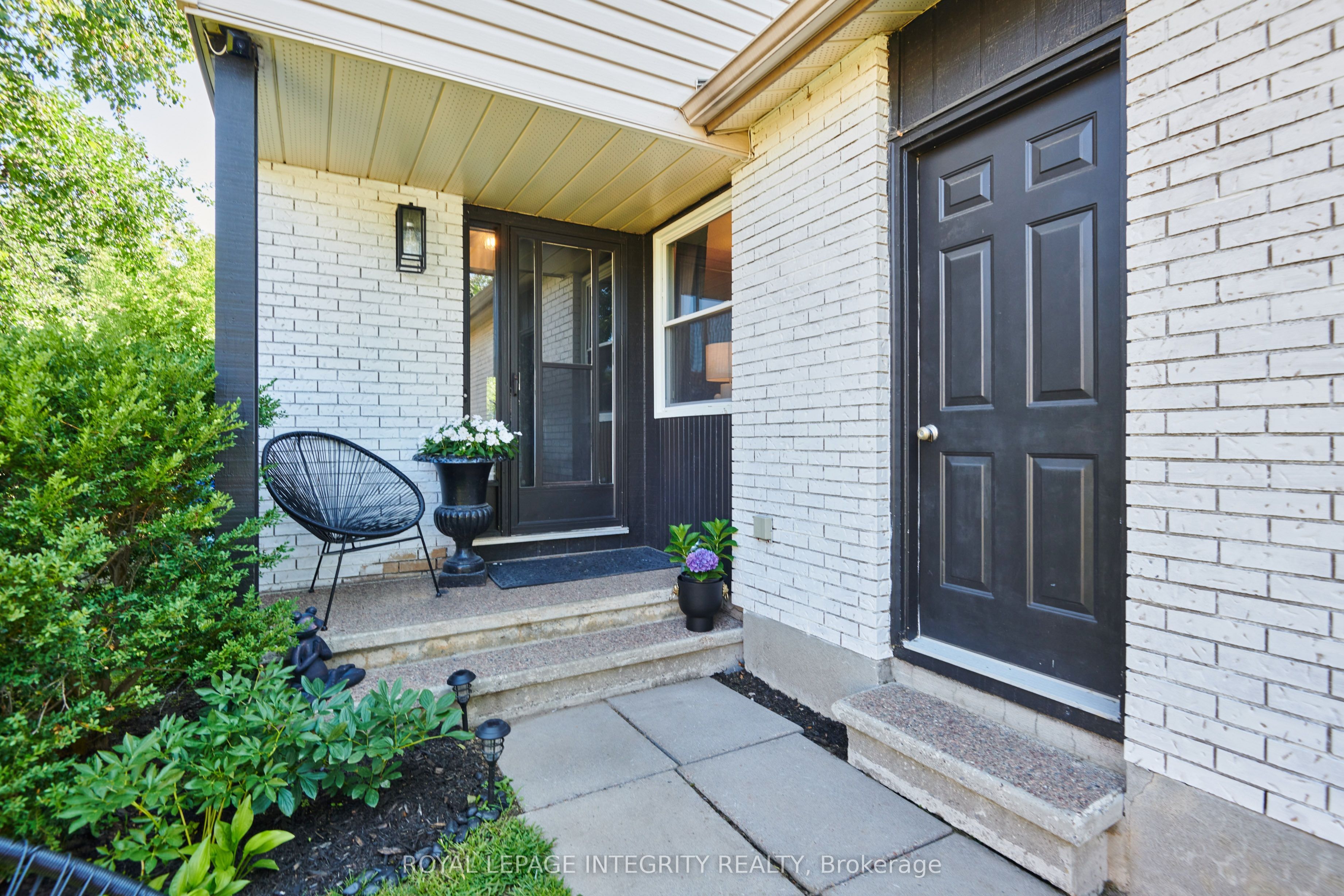 209 Sherway Drive Property Photo 3