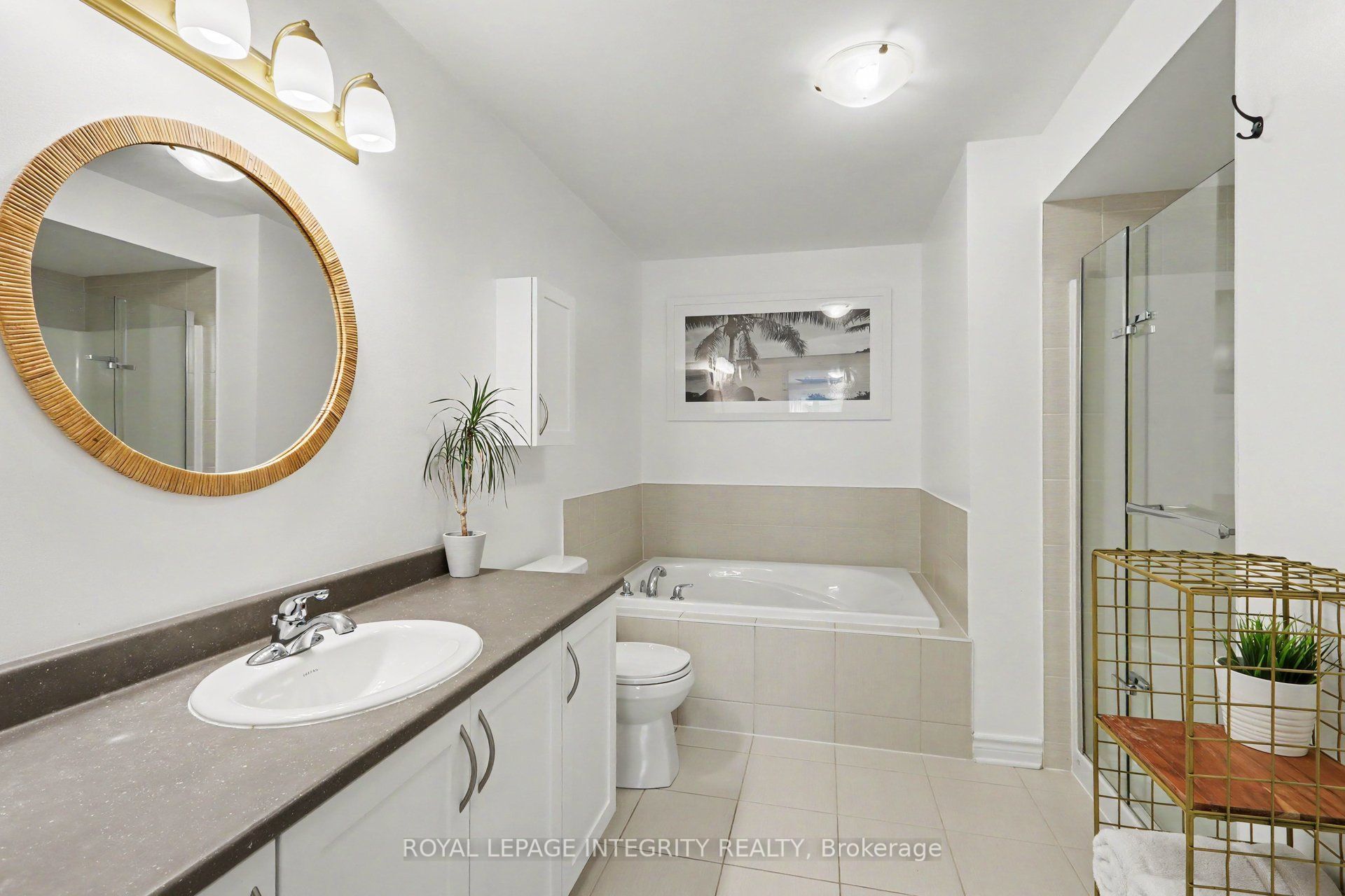 286 Fergus Crescent Property Photo 17
