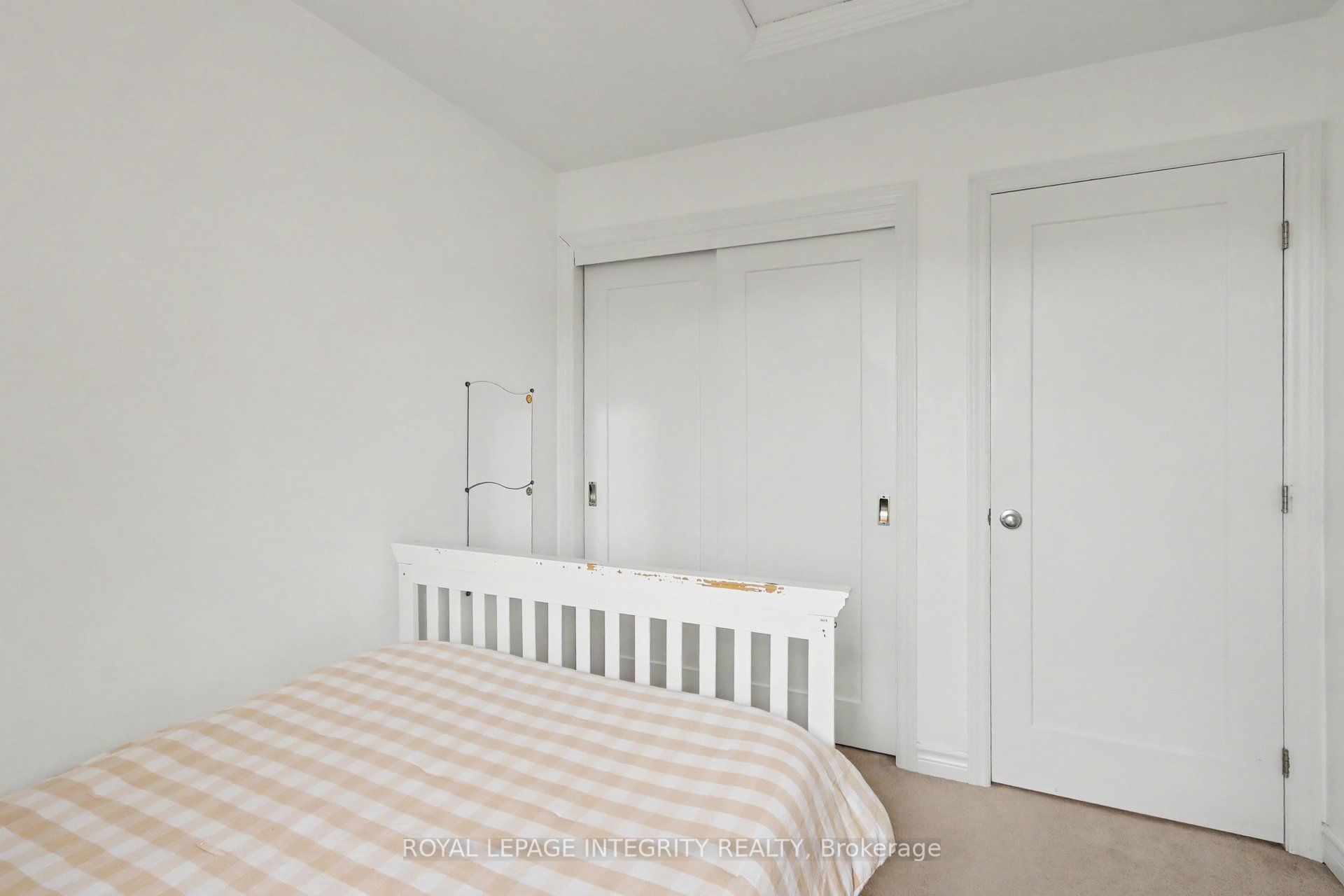 286 Fergus Crescent Property Photo 20