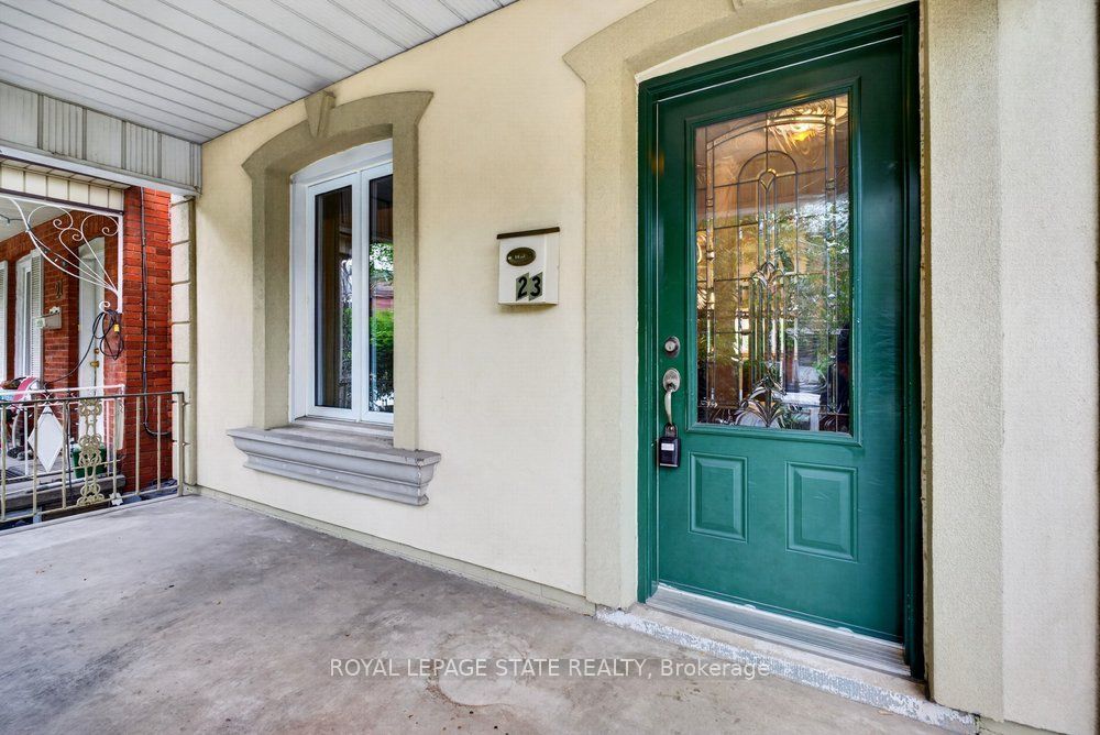 23 Garfield Avenue N Property Photo 11