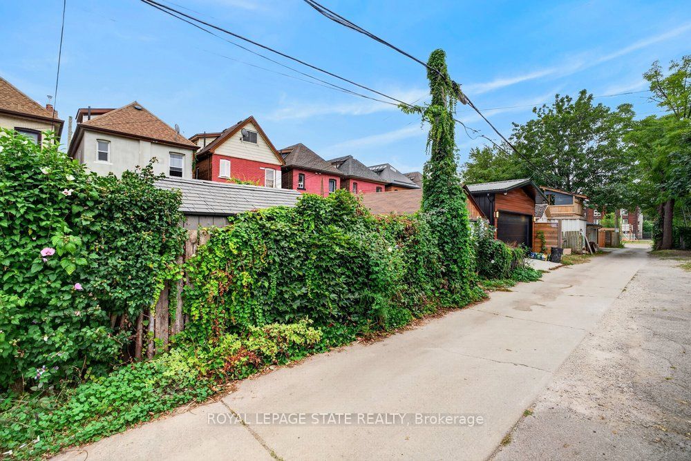 23 Garfield Avenue N Property Photo 47