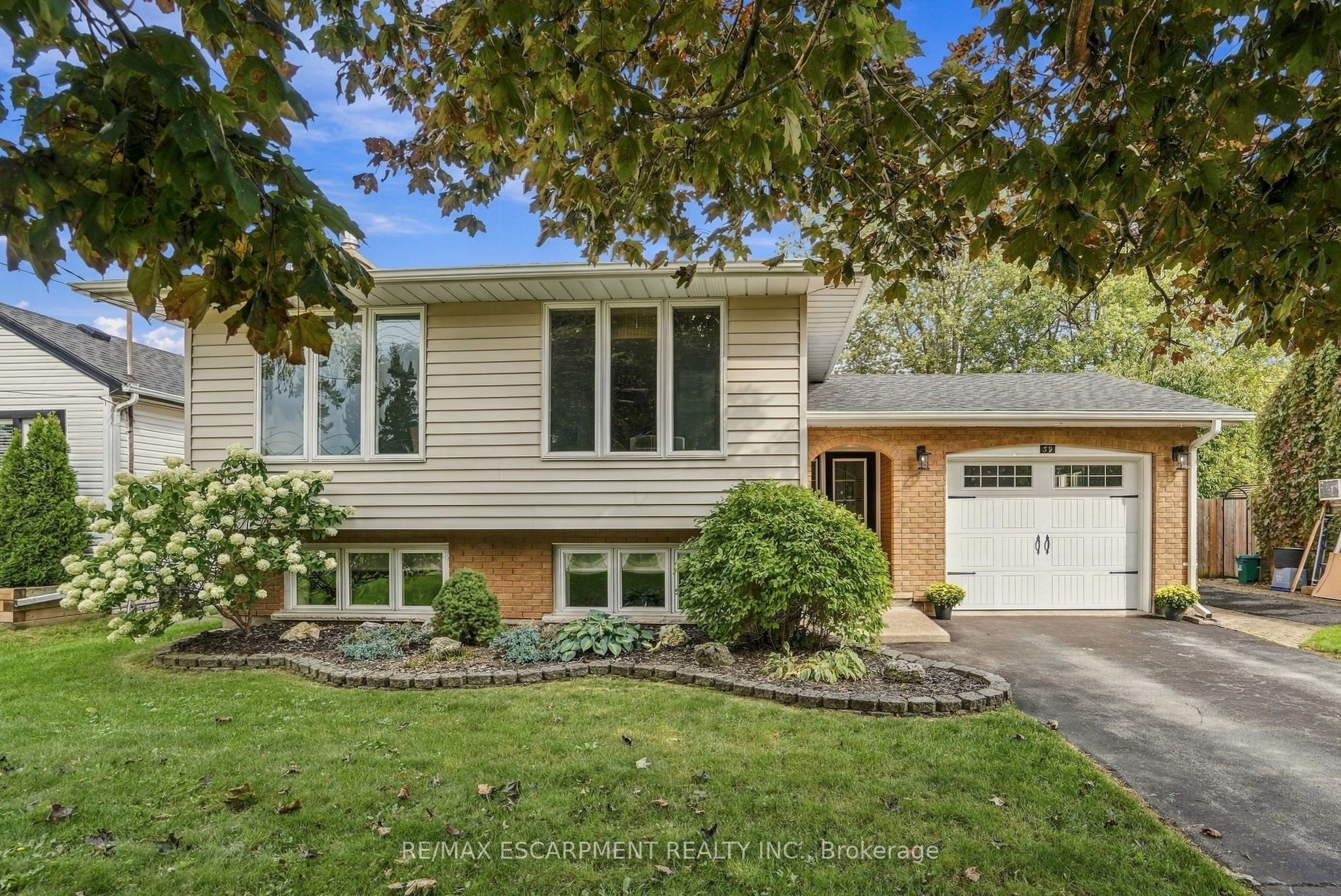 39 Rosemount Avenue Property Photo 1