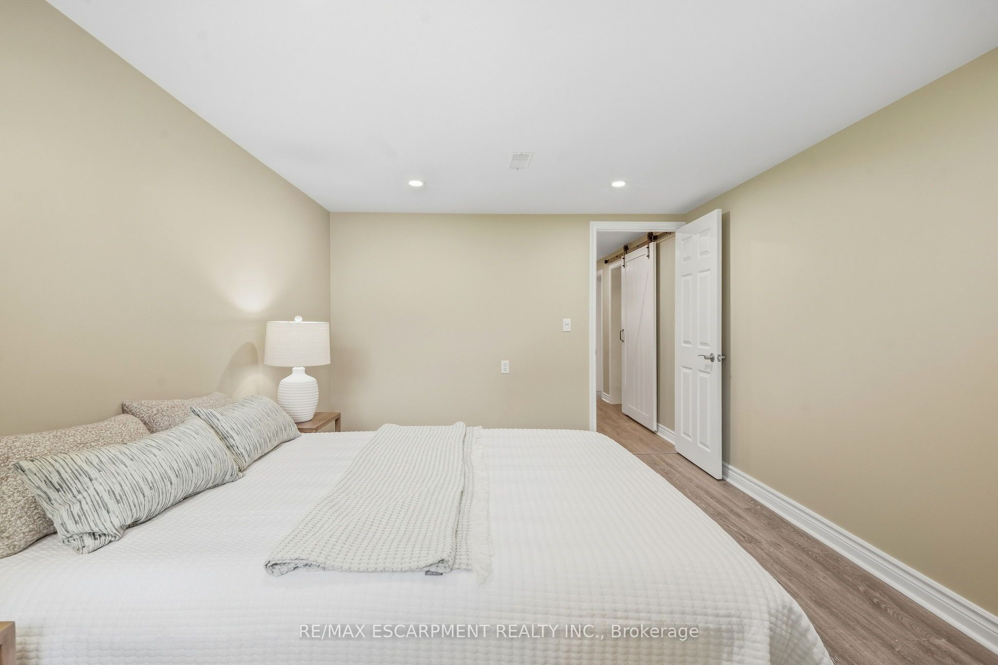 39 Rosemount Avenue Property Photo 37