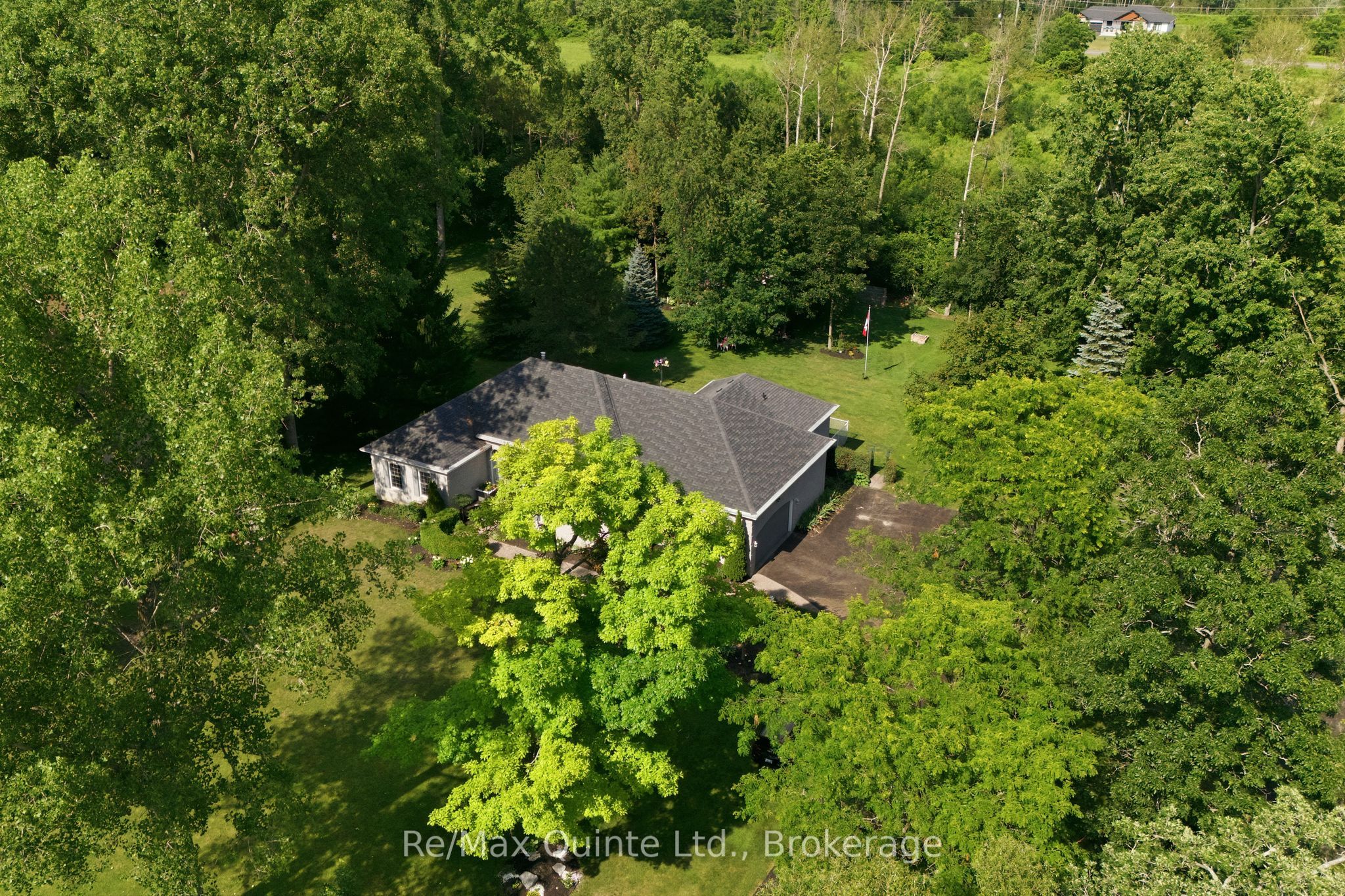 35 Penny Lane Property Photo 6