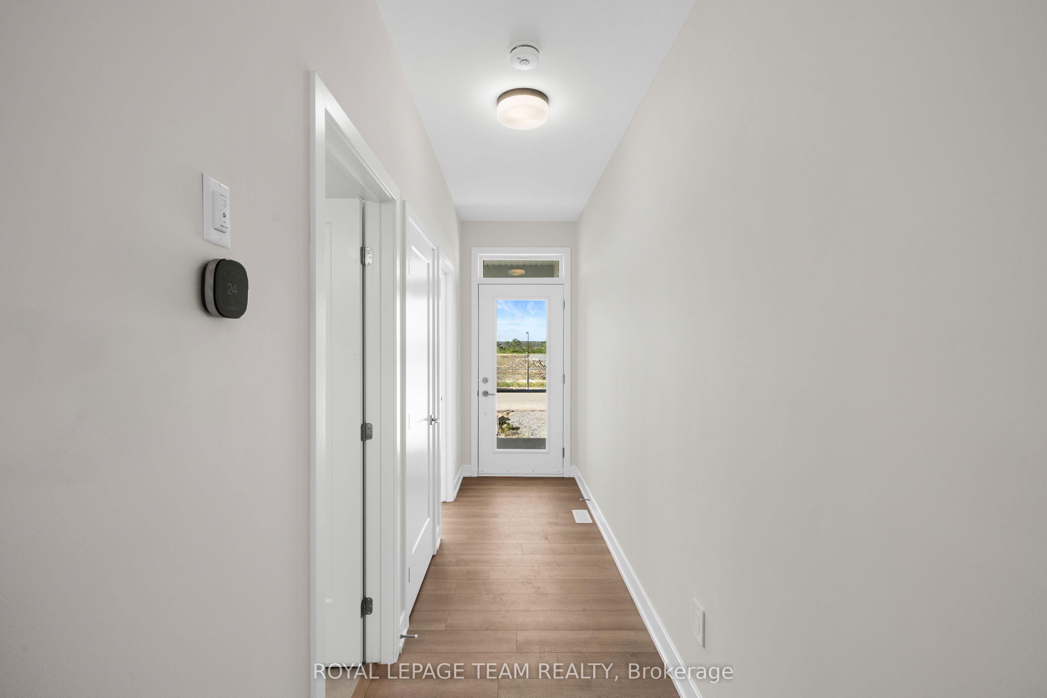 1068 Dobbie Street Property Photo 2