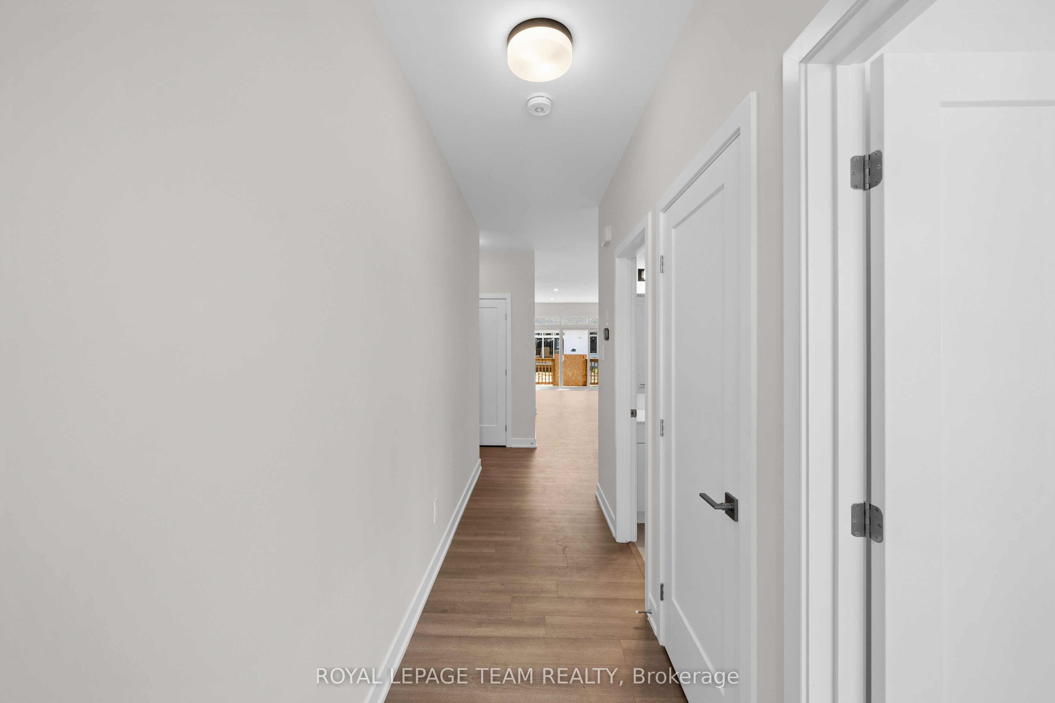 1068 Dobbie Street Property Photo 3