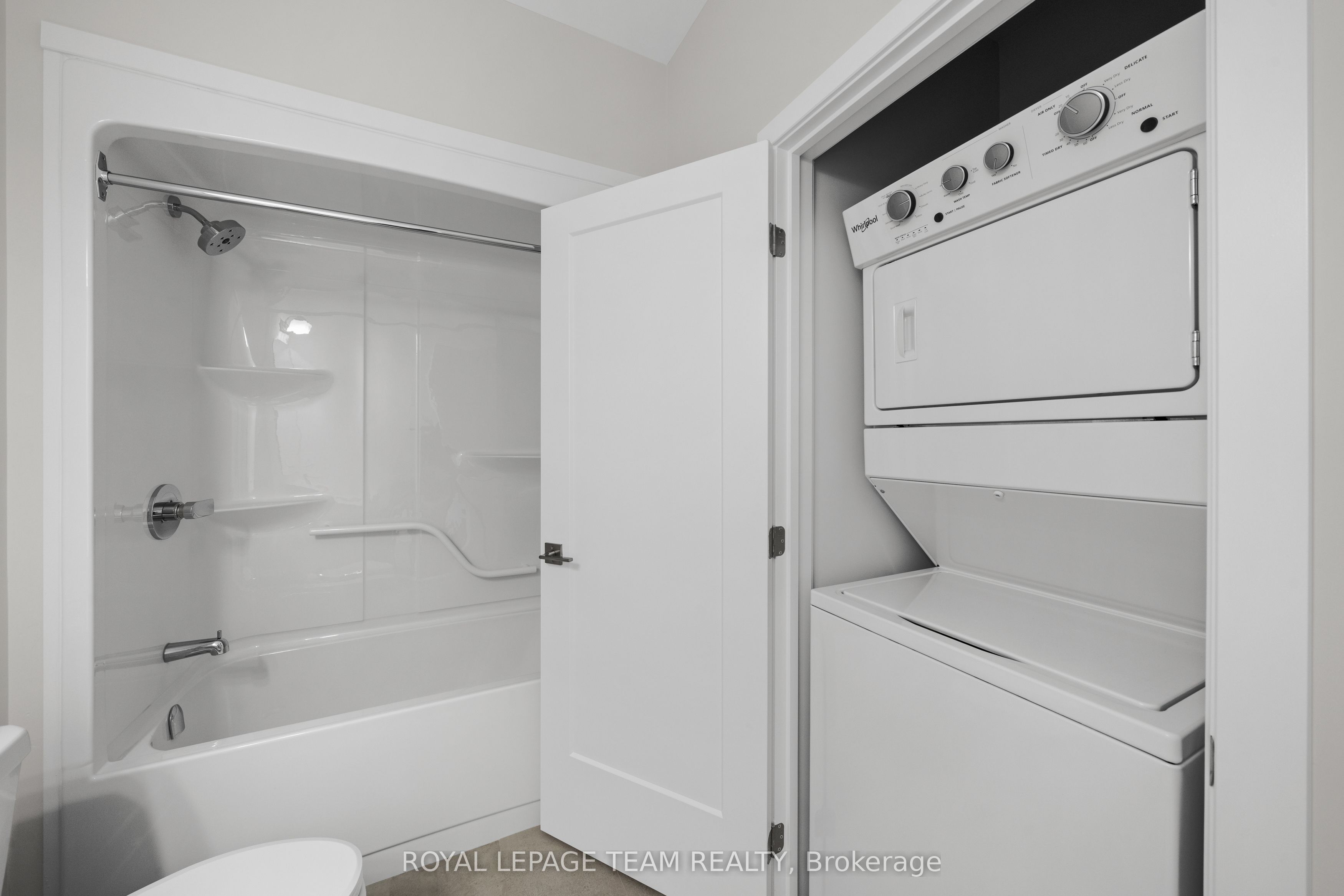 1068 Dobbie Street Property Photo 8