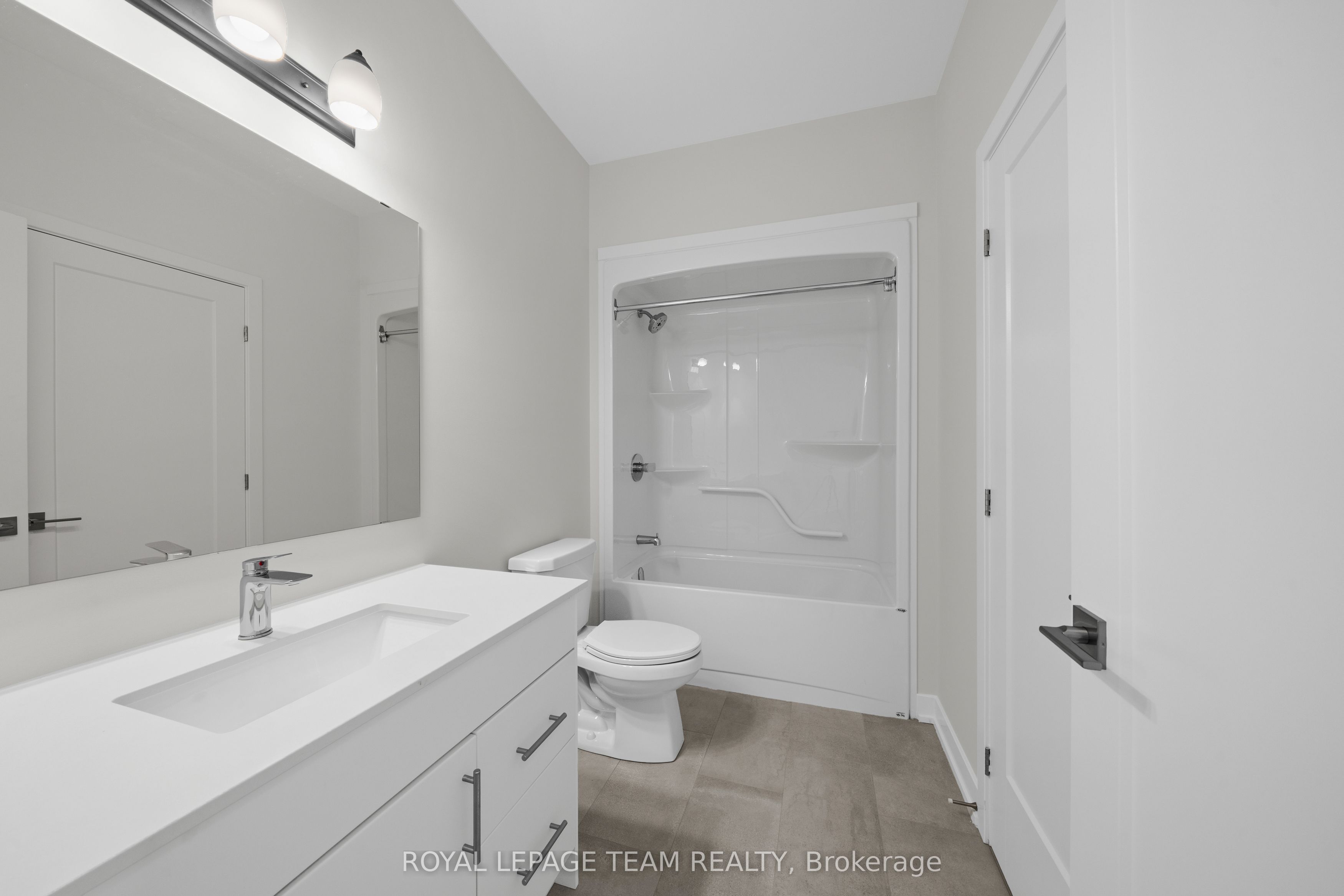 1068 Dobbie Street Property Photo 9