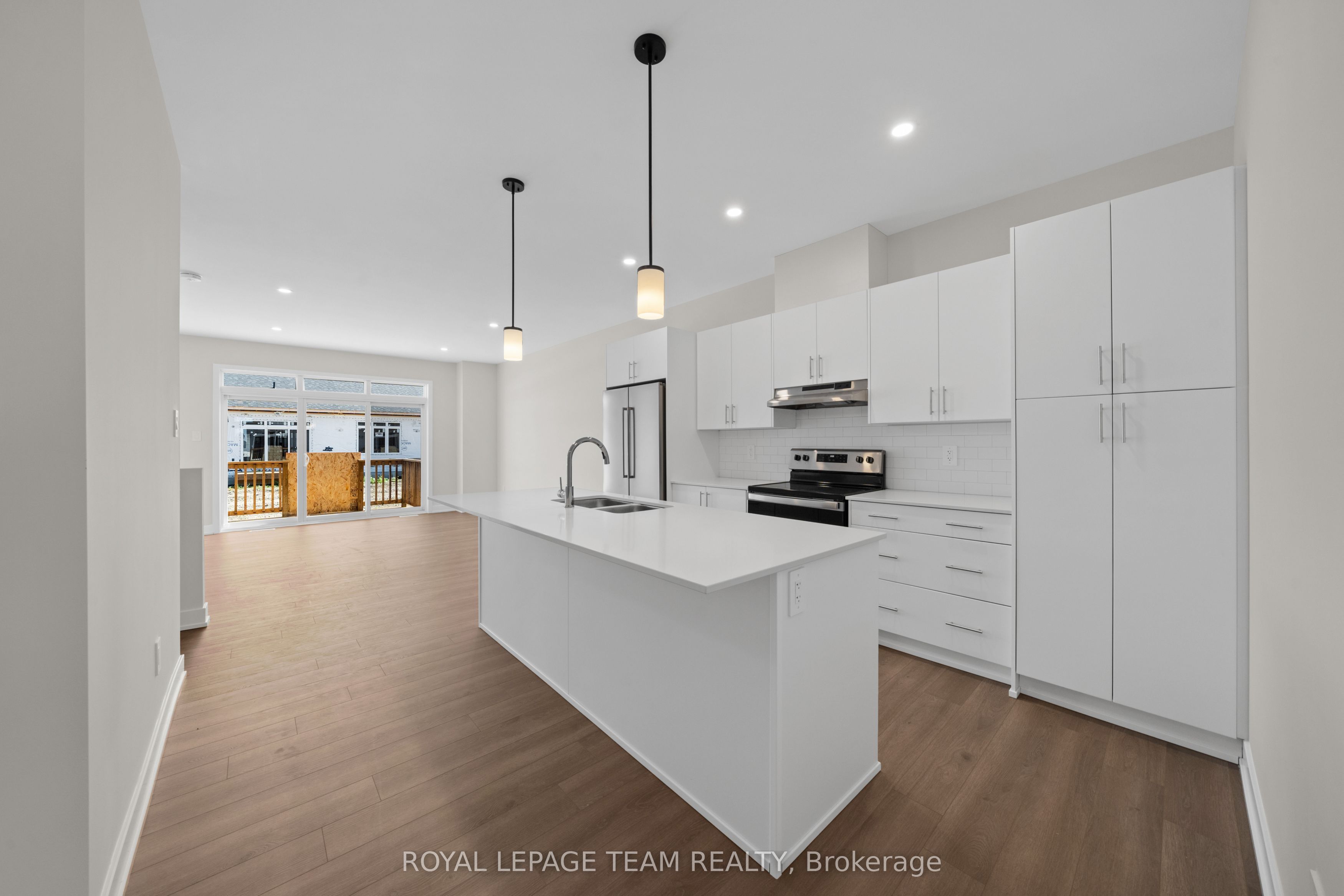 1068 Dobbie Street Property Photo 10