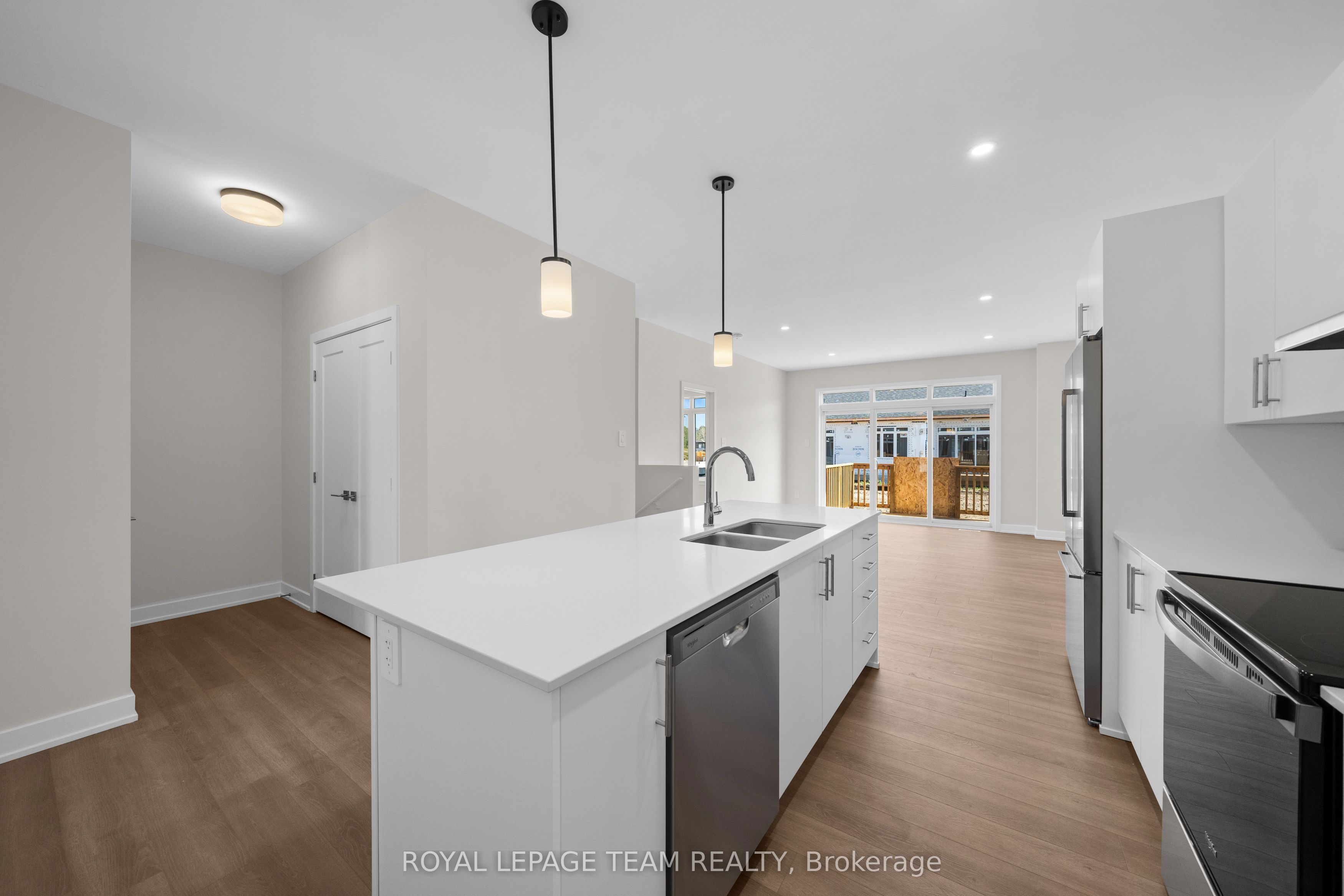 1068 Dobbie Street Property Photo 11