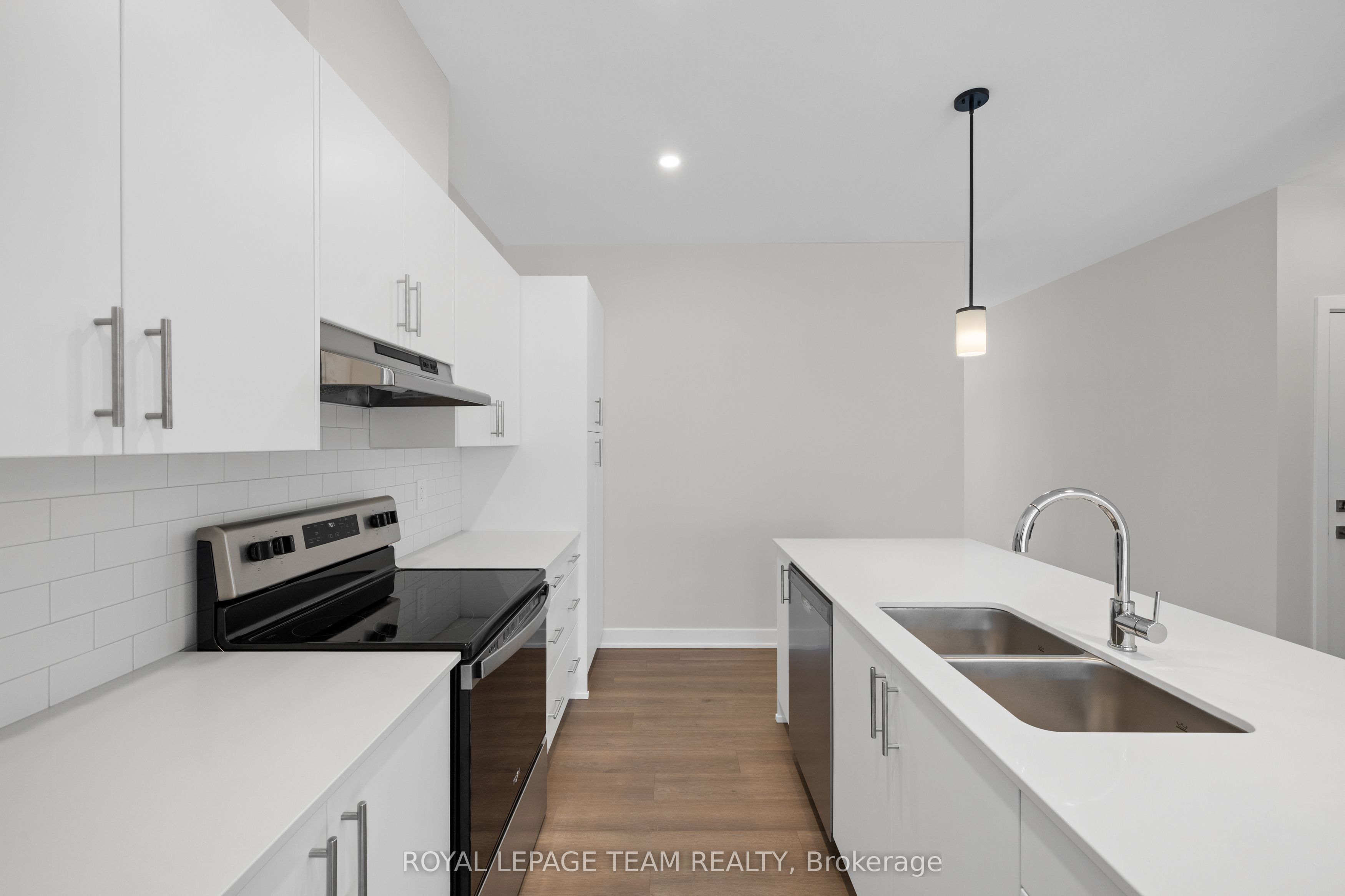 1068 Dobbie Street Property Photo 13